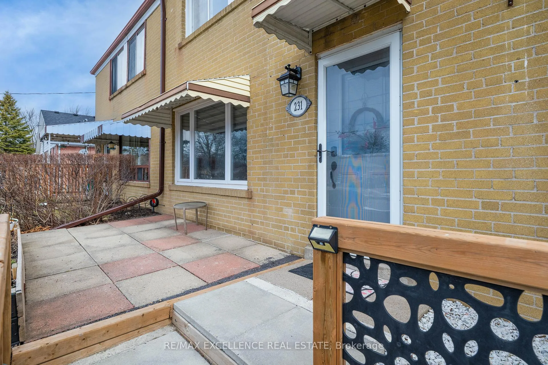 Photo 4 of 231 Rosedale Drive, Whitby, Downtown Whitby — HOMEH
