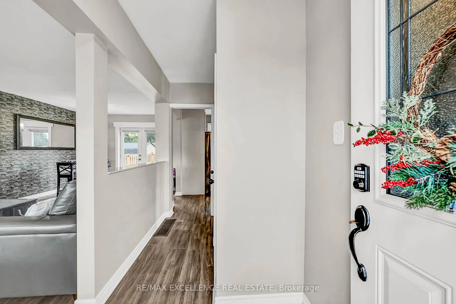Photo 5 of 231 Rosedale Drive, Whitby, Downtown Whitby — HOMEH