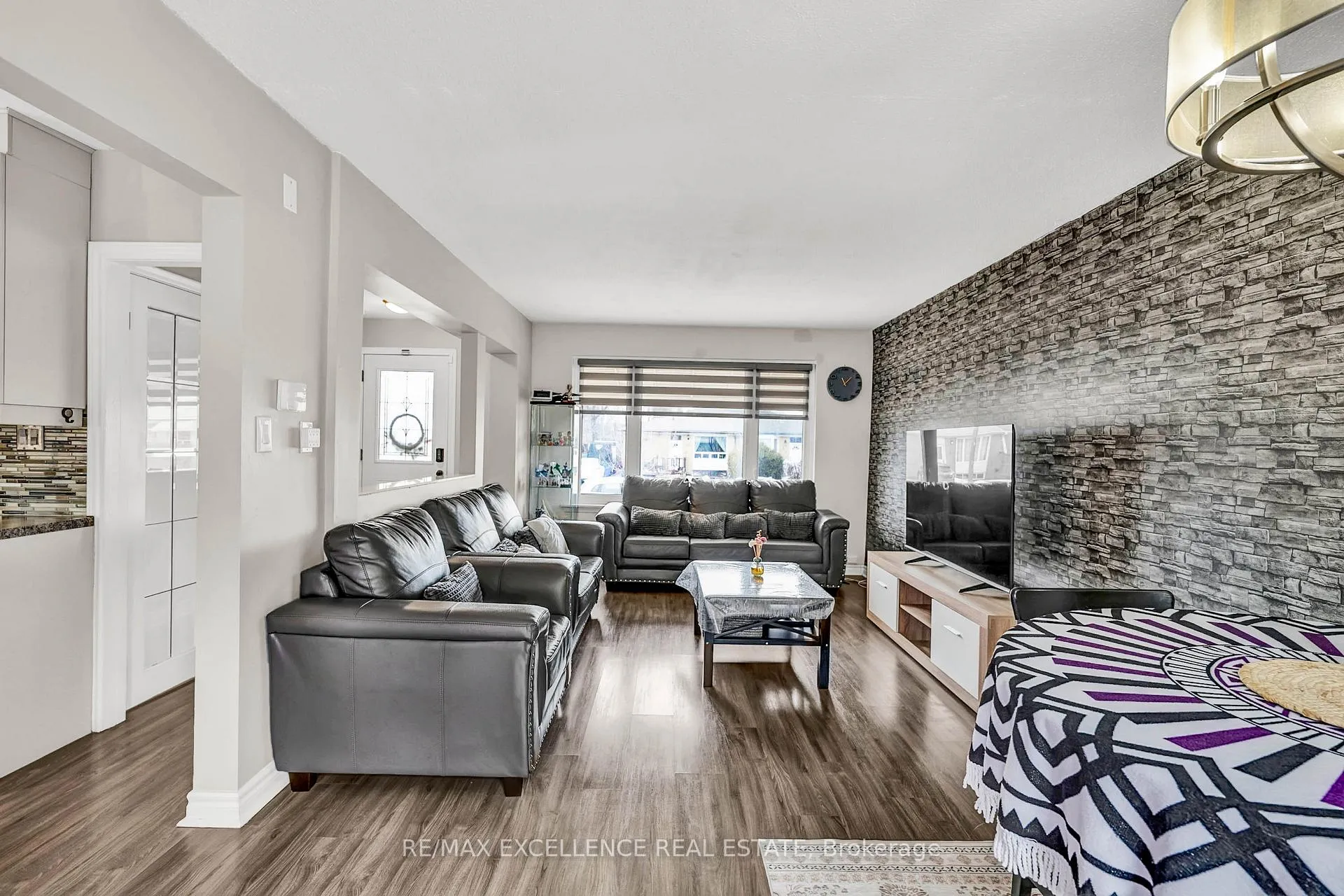 Photo 8 of 231 Rosedale Drive, Whitby, Downtown Whitby — HOMEH