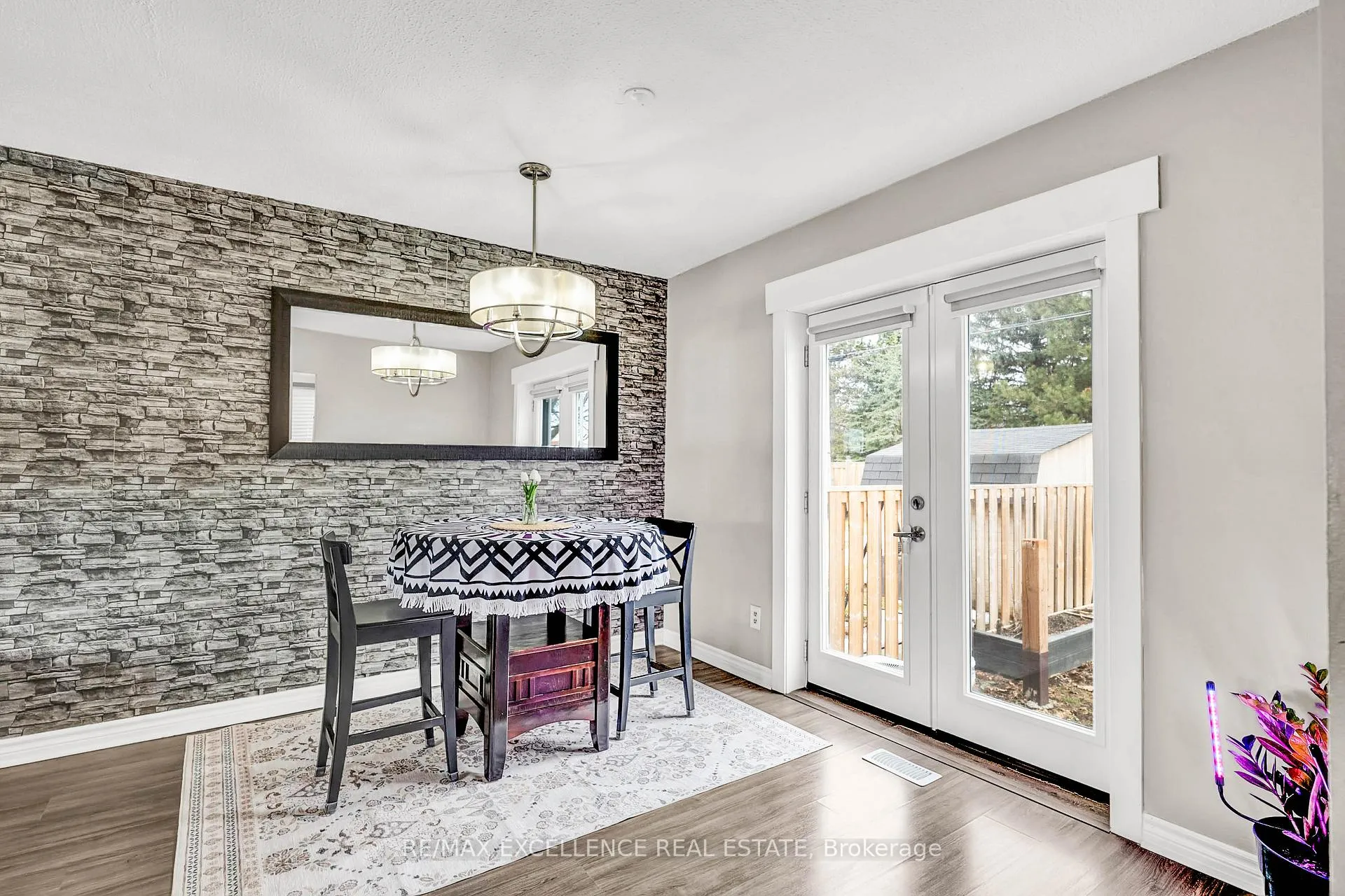Photo 9 of 231 Rosedale Drive, Whitby, Downtown Whitby — HOMEH