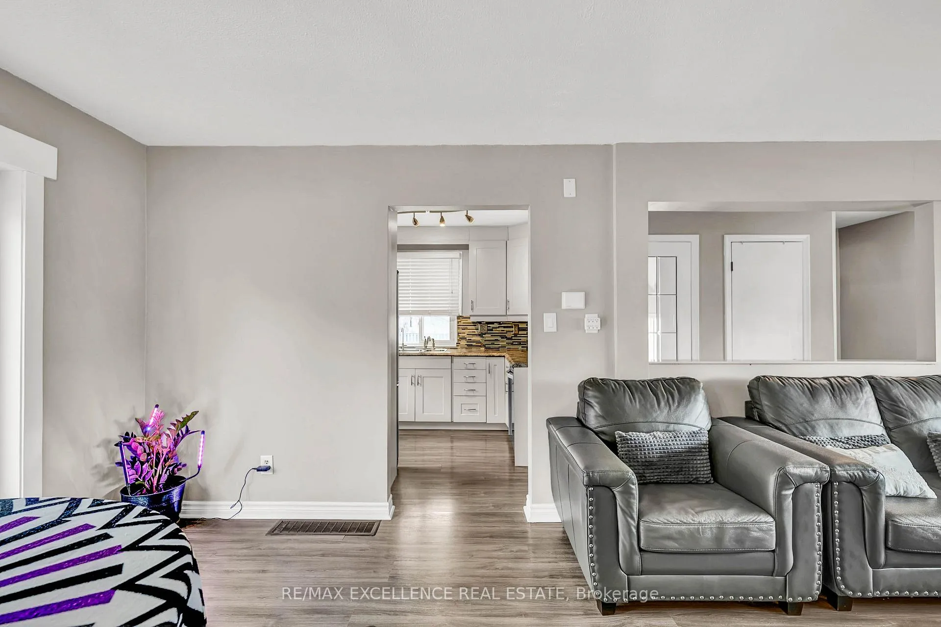 Photo 10 of 231 Rosedale Drive, Whitby, Downtown Whitby — HOMEH