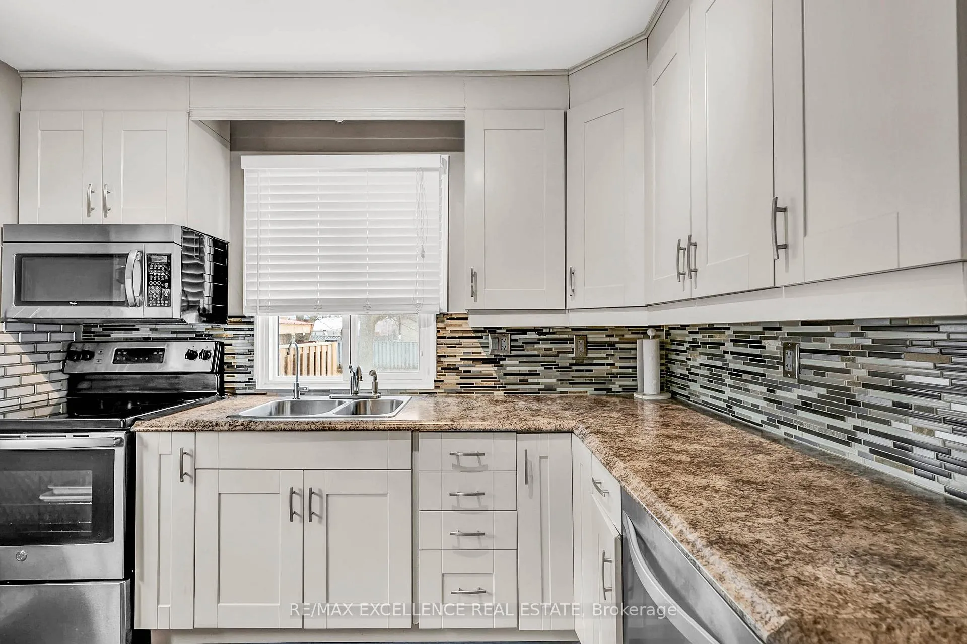 Photo 11 of 231 Rosedale Drive, Whitby, Downtown Whitby — HOMEH