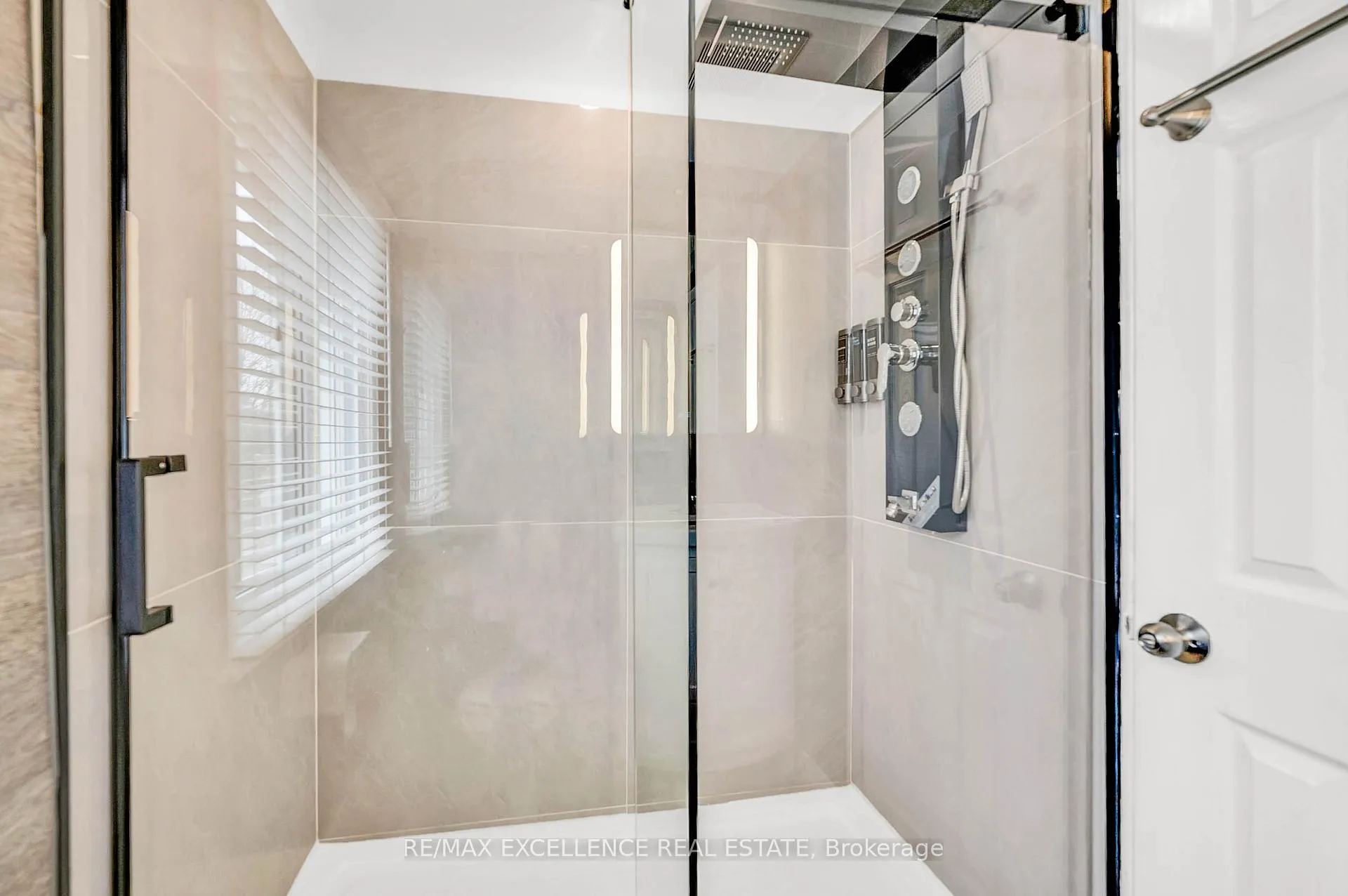 Photo 22 of 231 Rosedale Drive, Whitby, Downtown Whitby — HOMEH