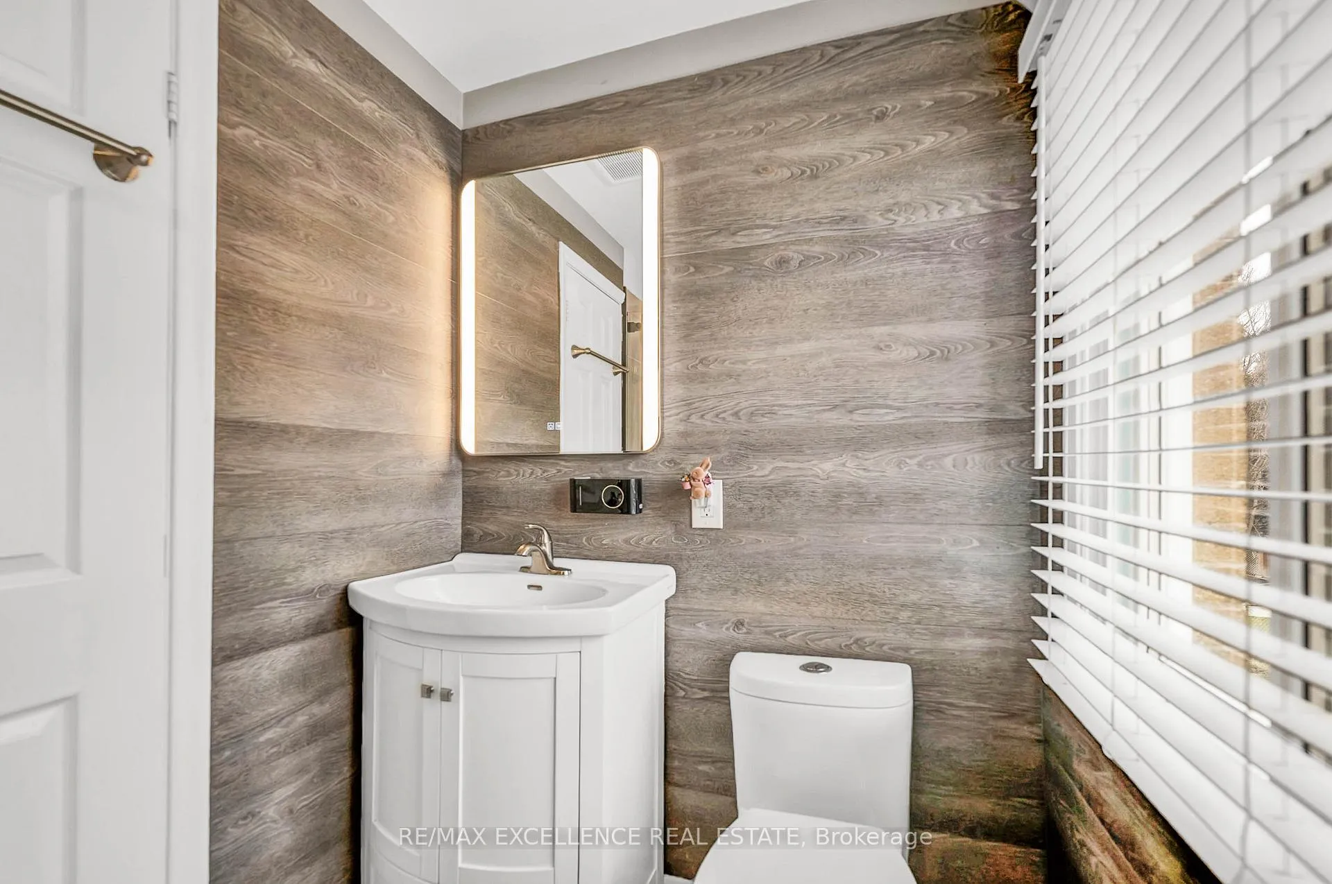 Photo 23 of 231 Rosedale Drive, Whitby, Downtown Whitby — HOMEH