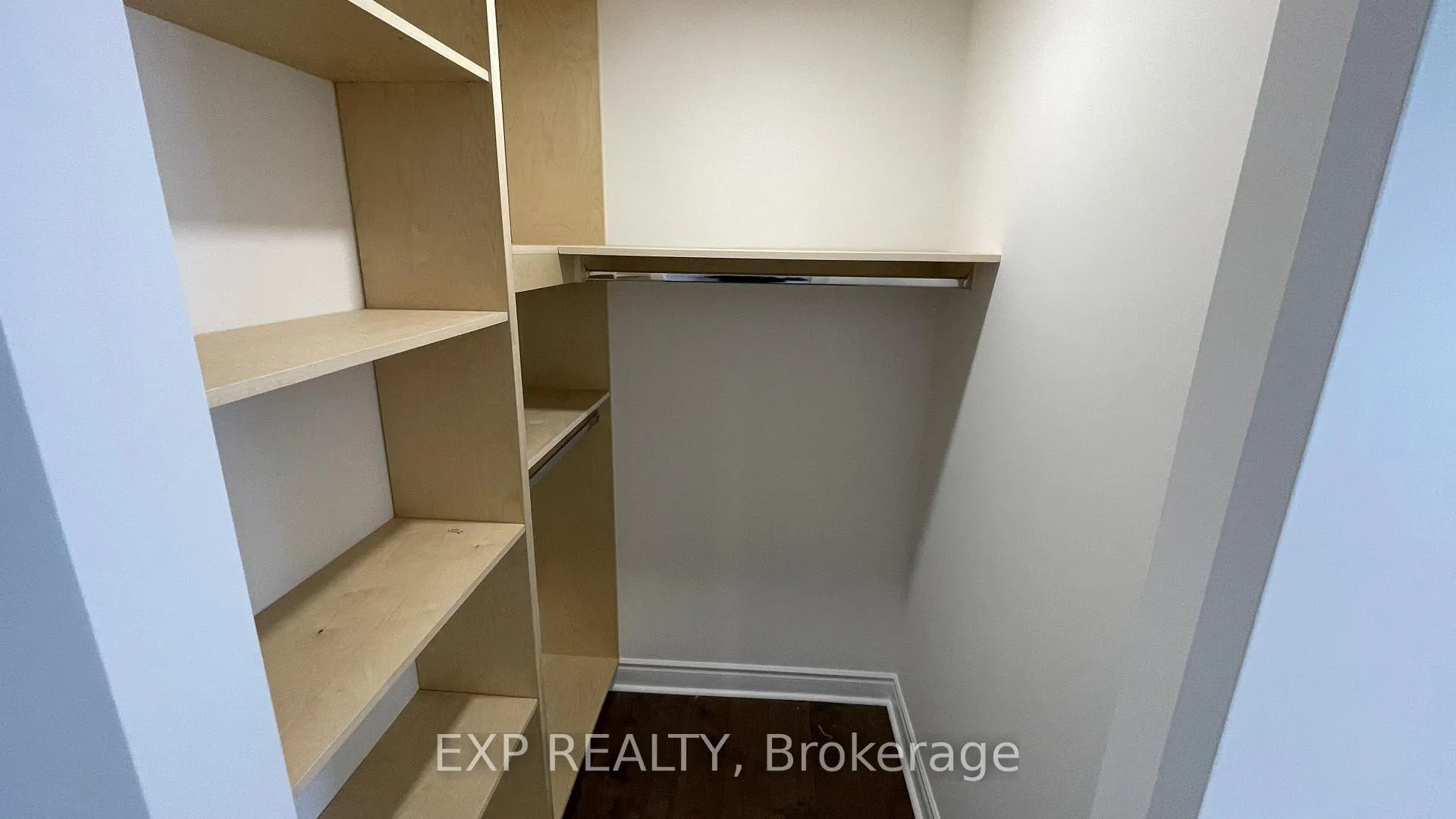 Photo 3 of Unit Unit A, 94 Lensmith Drive, Aurora, Aurora Highlands — HOMEH