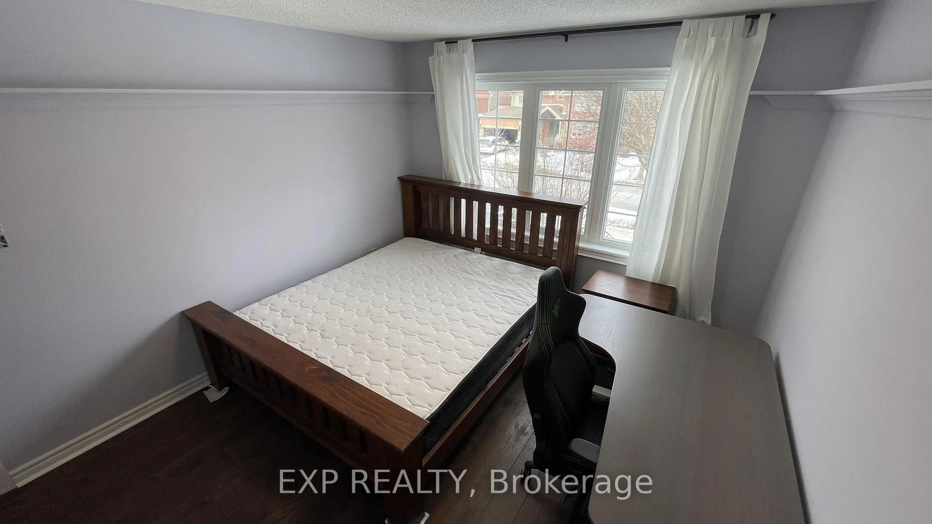 Photo 2 of Unit Unit B, 94 Lensmith Drive, Aurora, Aurora Highlands — HOMEH