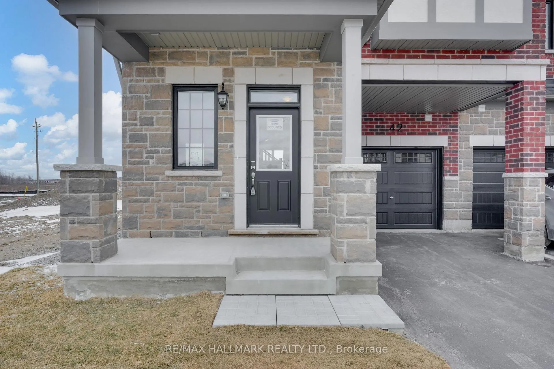 Photo 3 of 42 Vinewood Crescent, Barrie, Rural Barrie Southeast — HOMEH