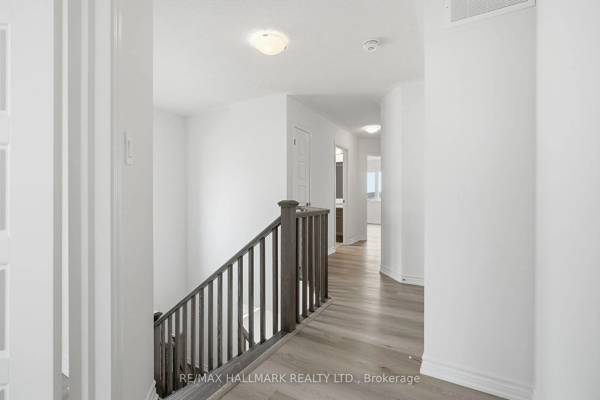 Photo 15 of 42 Vinewood Crescent, Barrie, Rural Barrie Southeast — HOMEH