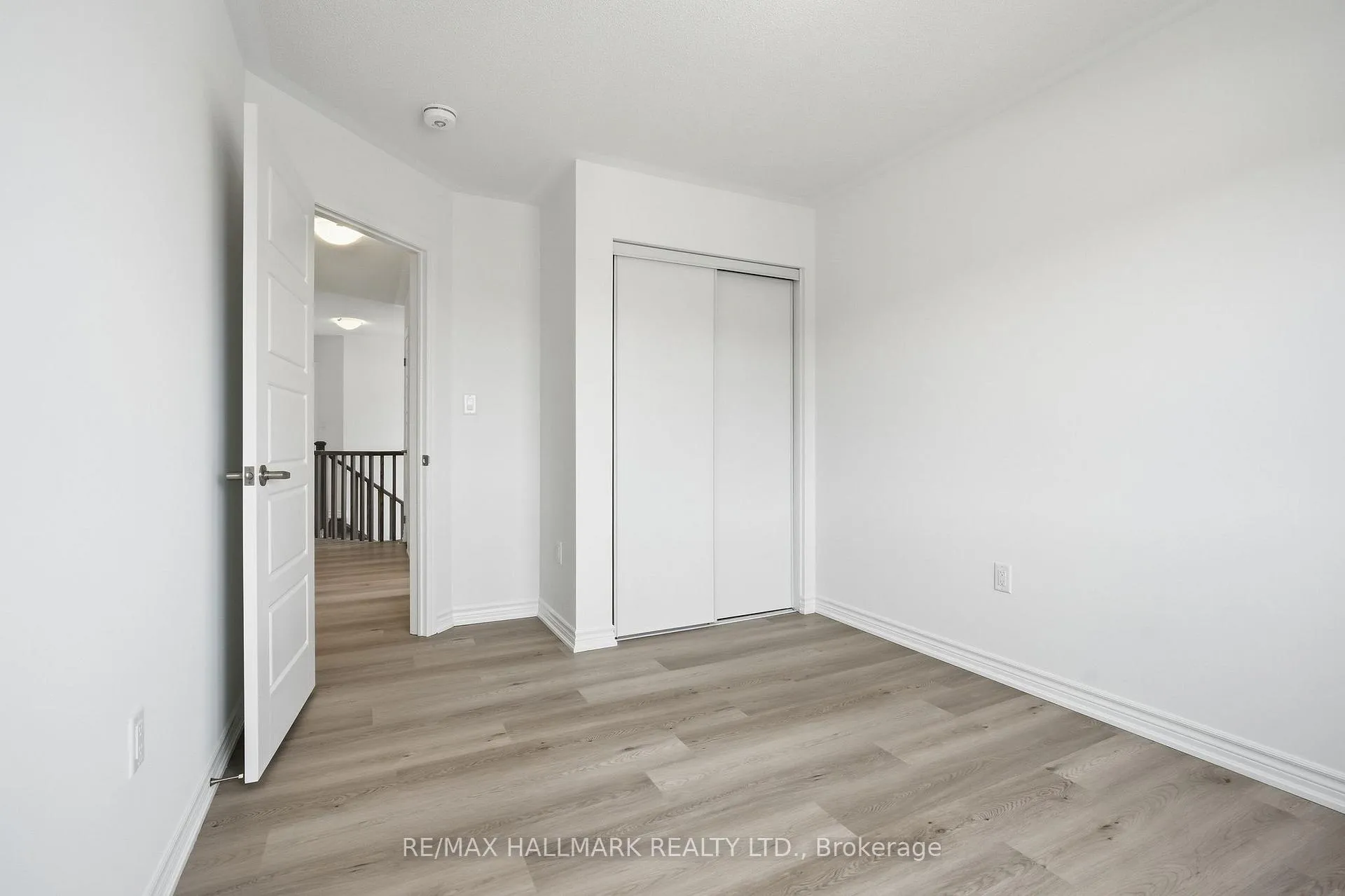 Photo 24 of 42 Vinewood Crescent, Barrie, Rural Barrie Southeast — HOMEH