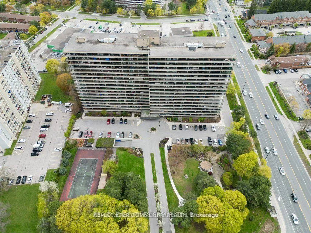 Photo 2 of Unit 901, 8111 Yonge Street, Markham, Royal Orchard — HOMEH