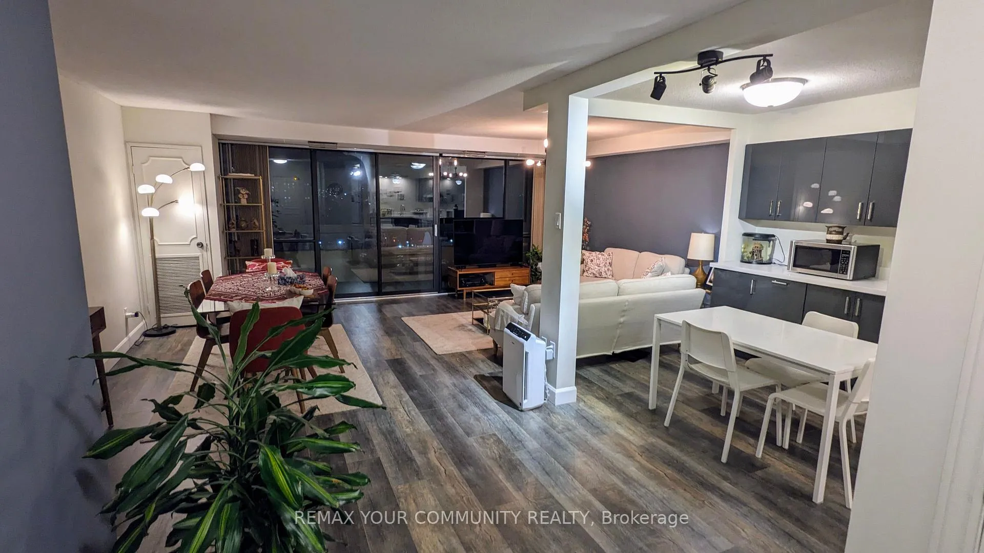 Photo 15 of Unit 901, 8111 Yonge Street, Markham, Royal Orchard — HOMEH