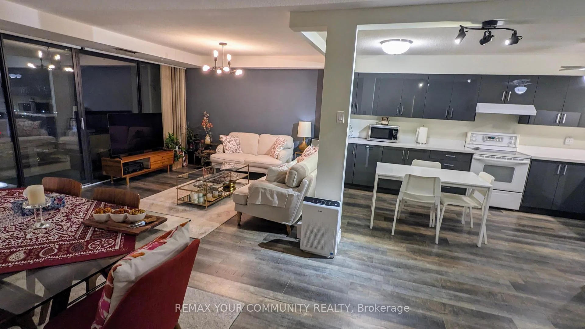 Photo 16 of Unit 901, 8111 Yonge Street, Markham, Royal Orchard — HOMEH