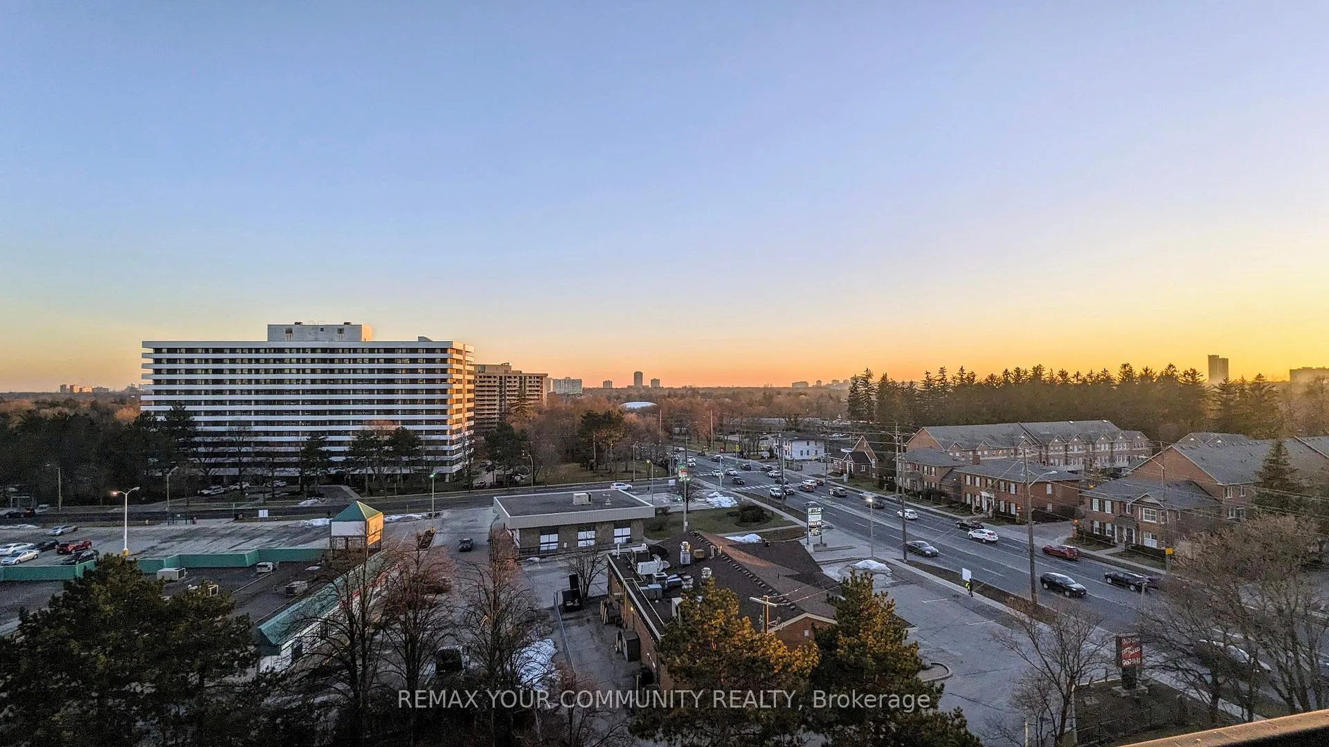 Photo 32 of Unit 901, 8111 Yonge Street, Markham, Royal Orchard — HOMEH