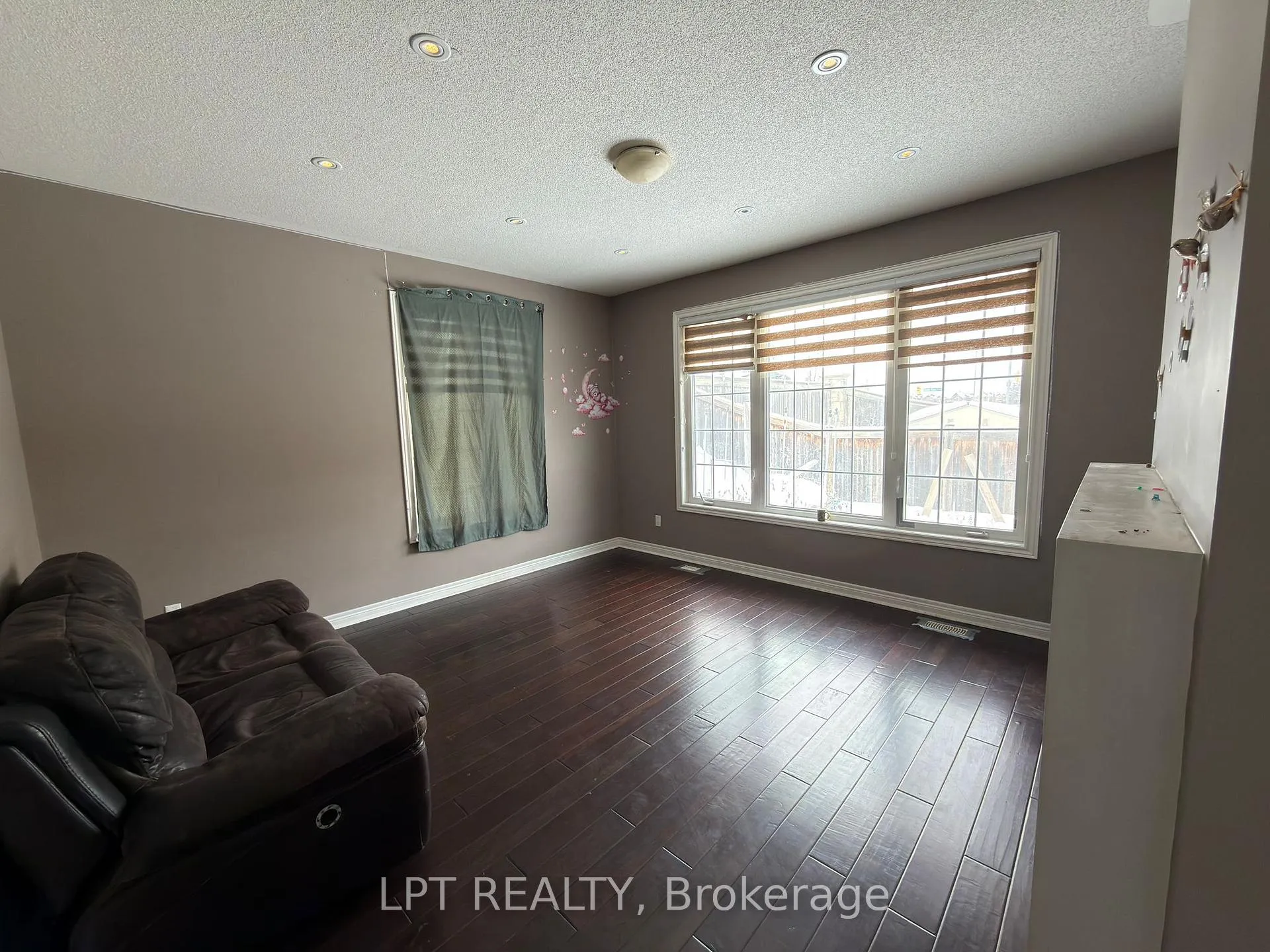 Photo 4 of 31 Denali Crescent, Brampton, Bram East — HOMEH