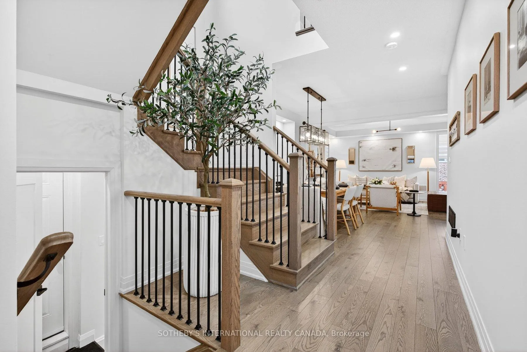 Photo 4 of 115 Avanti Crescent, Hamilton, Waterdown — HOMEH