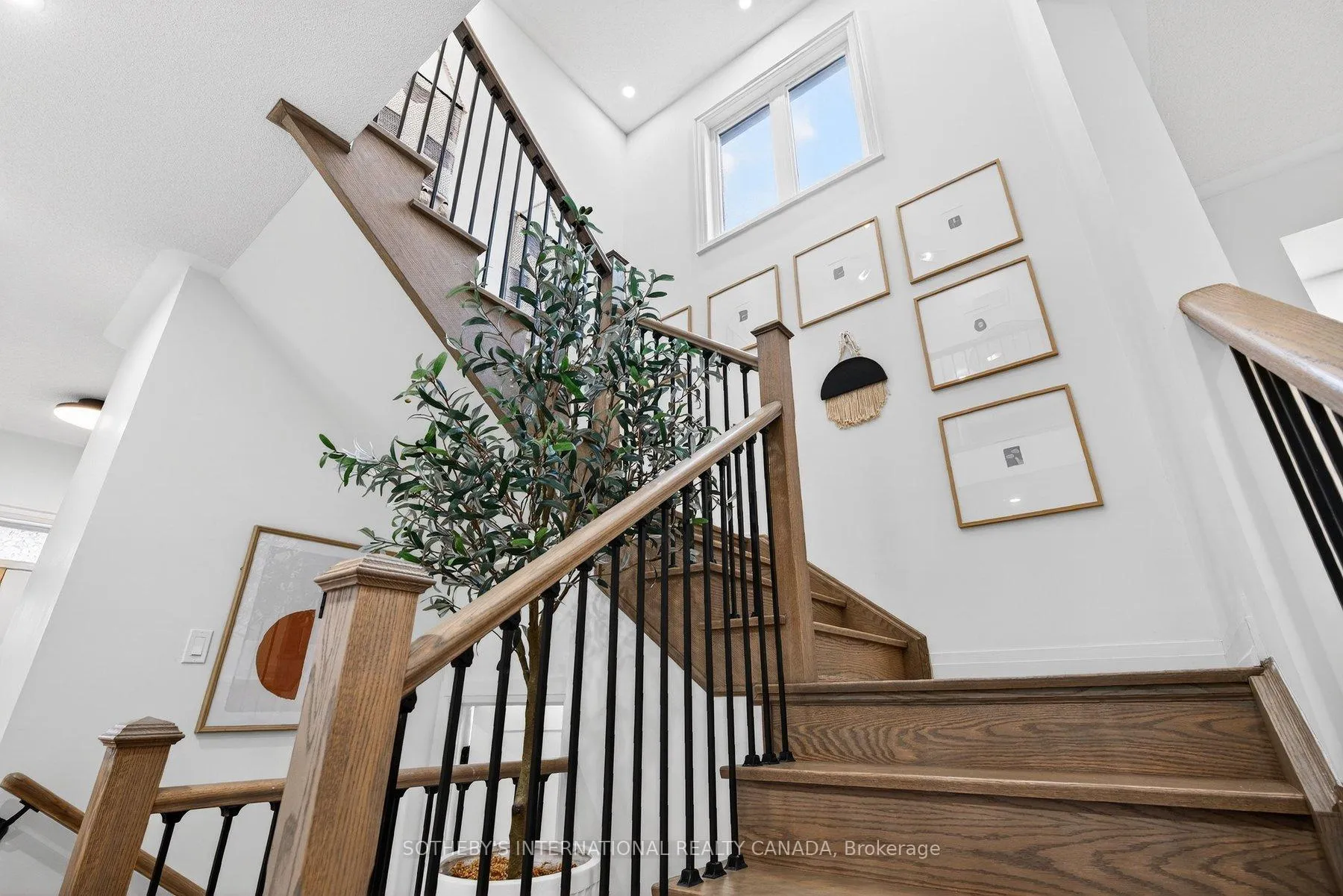 Photo 17 of 115 Avanti Crescent, Hamilton, Waterdown — HOMEH