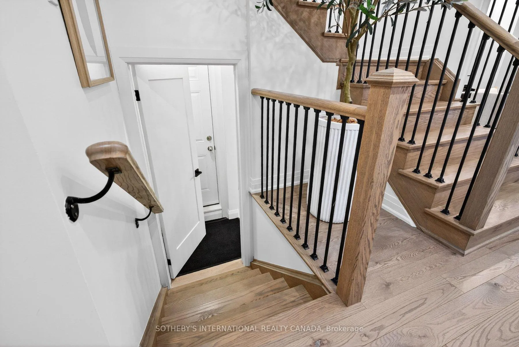 Photo 29 of 115 Avanti Crescent, Hamilton, Waterdown — HOMEH