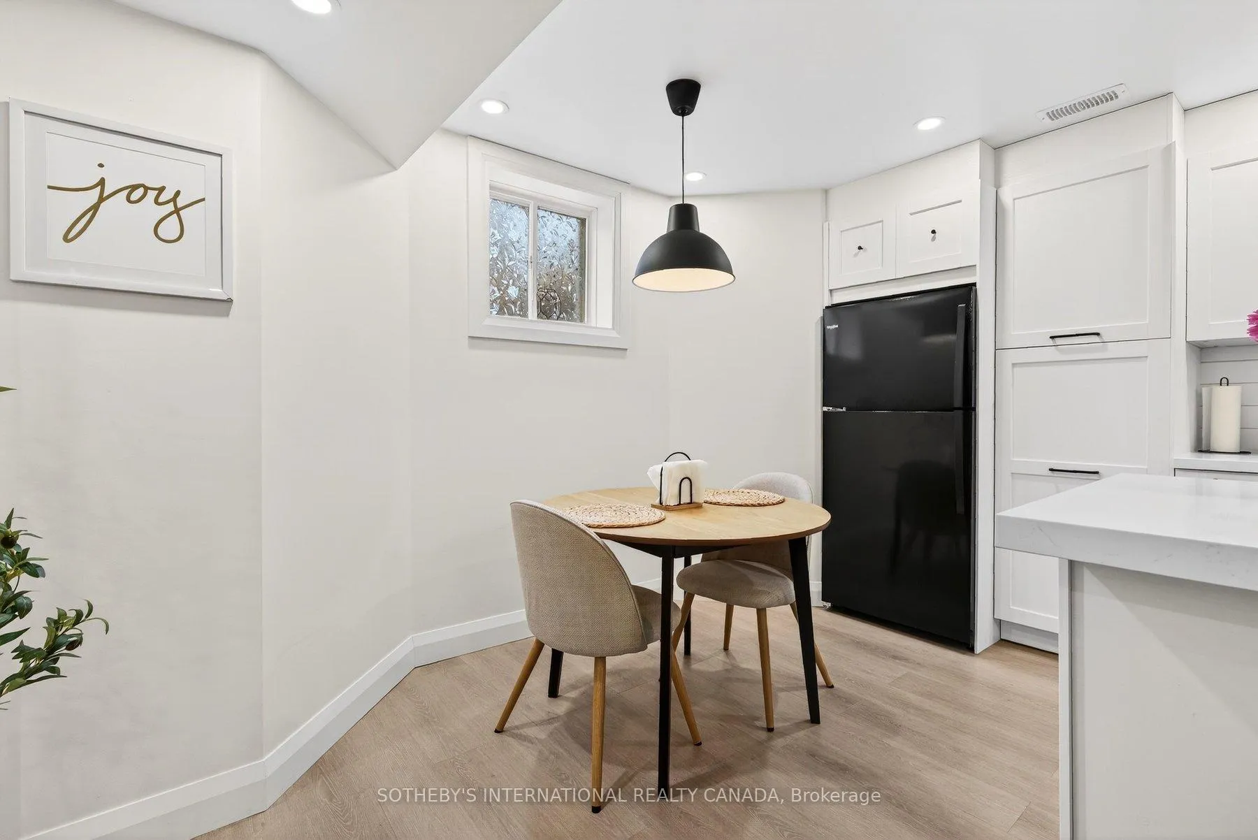Photo 33 of 115 Avanti Crescent, Hamilton, Waterdown — HOMEH