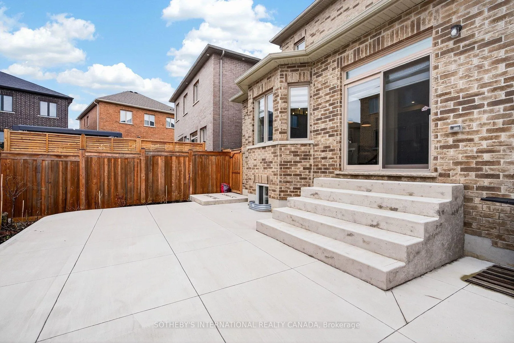 Photo 37 of 115 Avanti Crescent, Hamilton, Waterdown — HOMEH