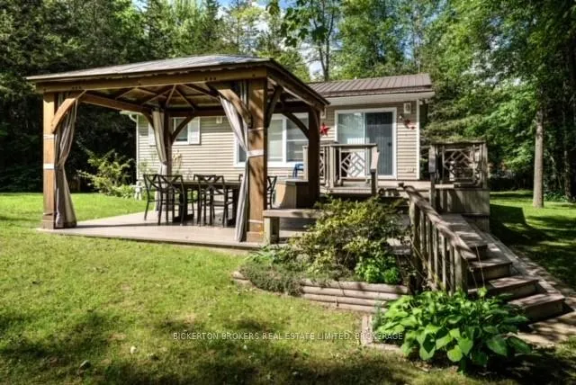 Front of 272 Cedar Sands Road S