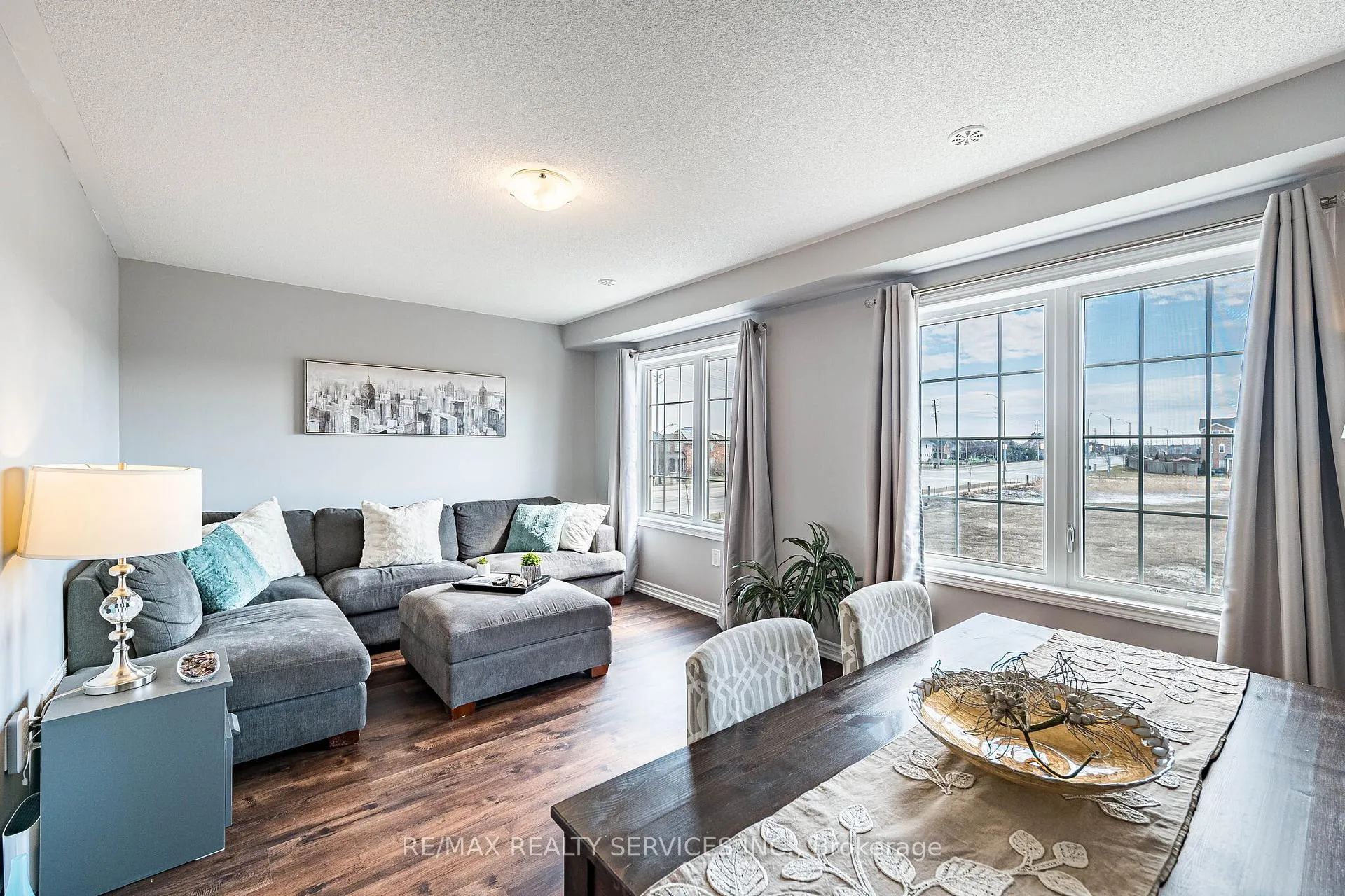 Photo 7 of 44 Bannister Crescent, Brampton, Northwest Brampton — HOMEH