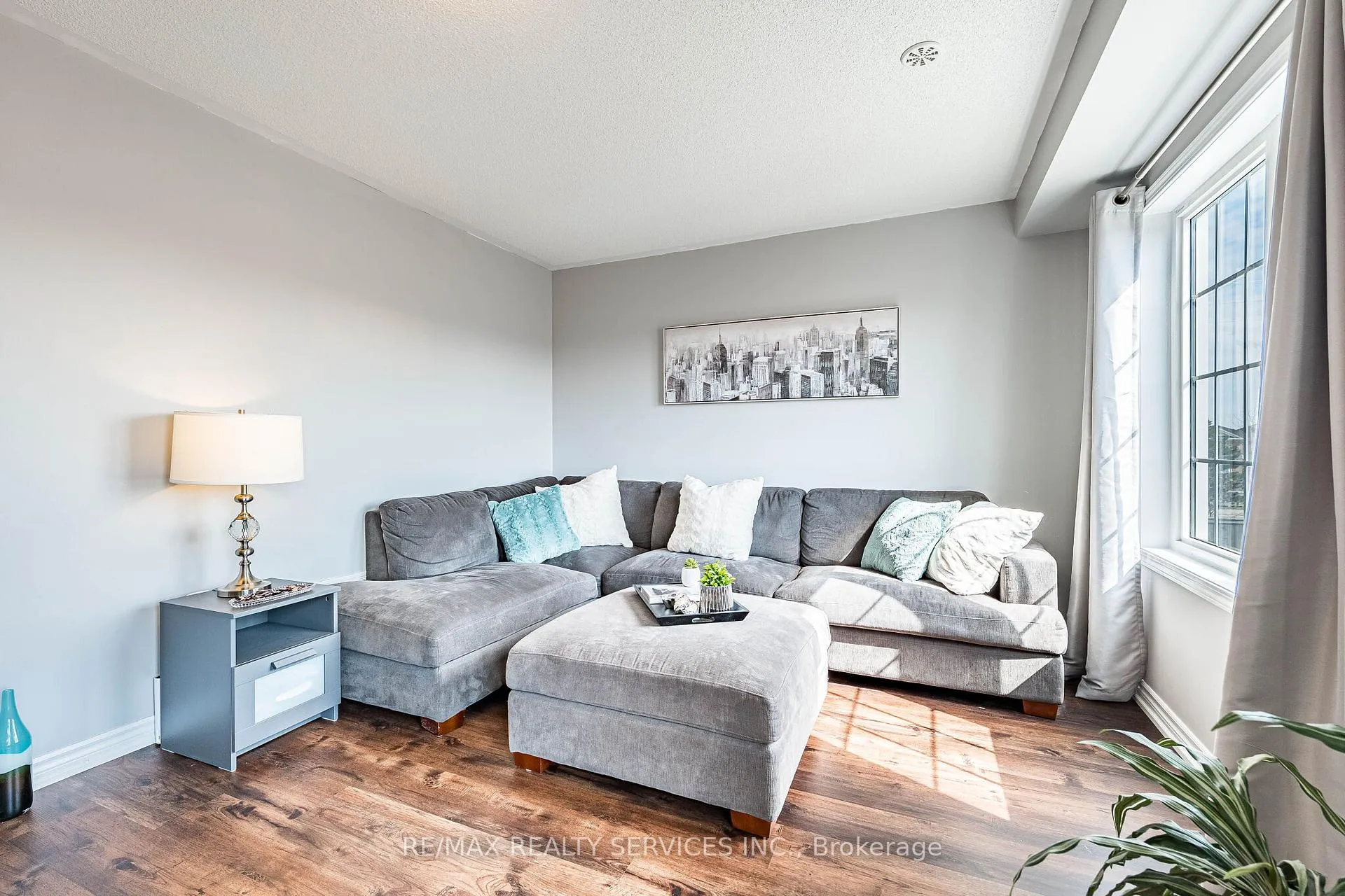 Photo 9 of 44 Bannister Crescent, Brampton, Northwest Brampton — HOMEH