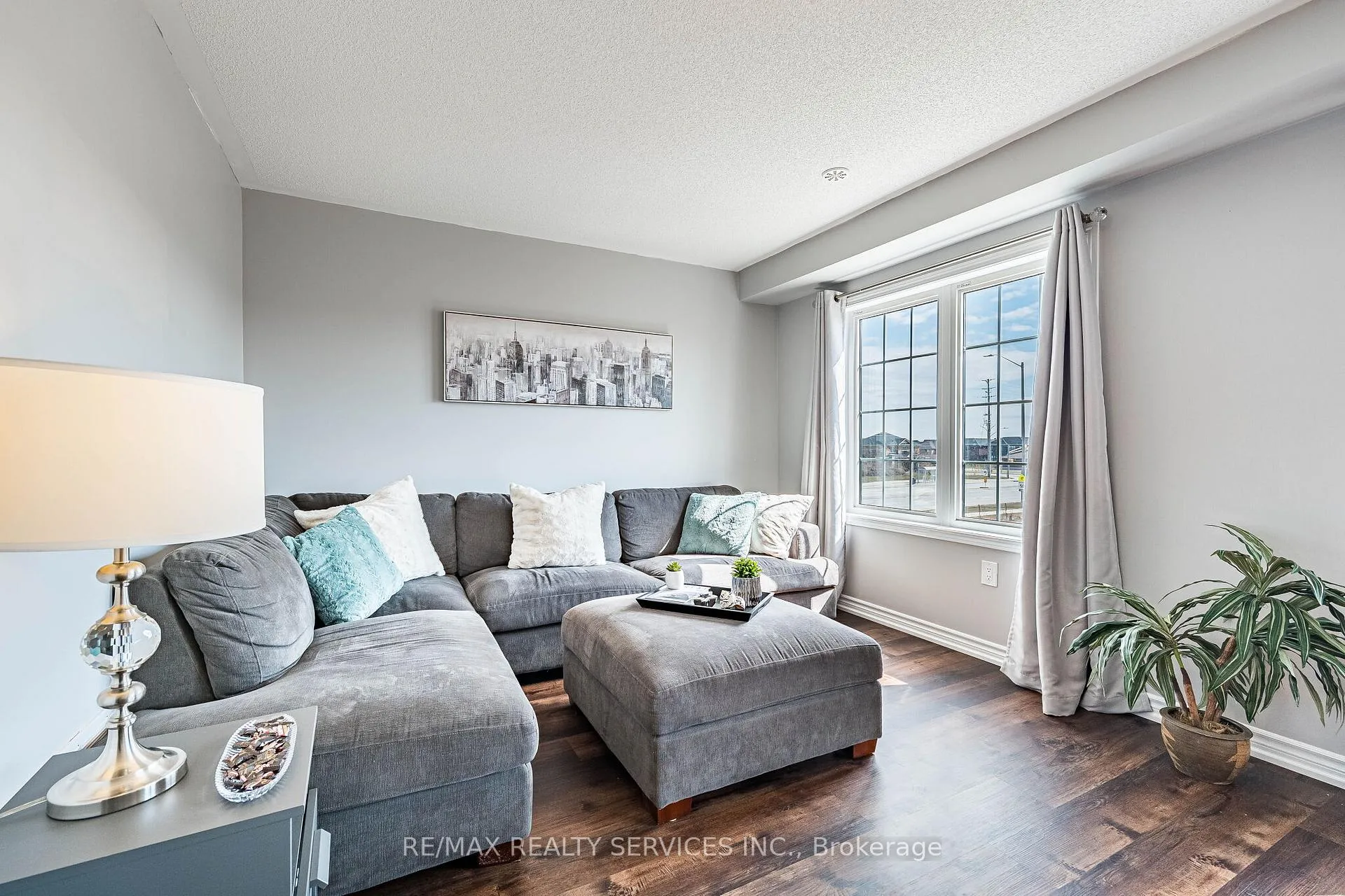 Photo 10 of 44 Bannister Crescent, Brampton, Northwest Brampton — HOMEH