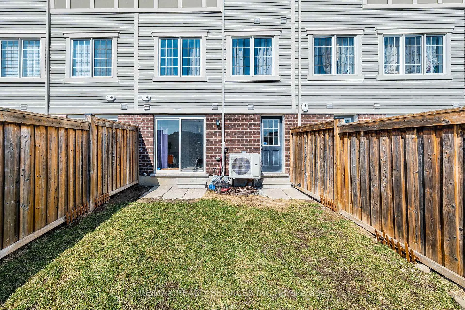 Photo 37 of 44 Bannister Crescent, Brampton, Northwest Brampton — HOMEH
