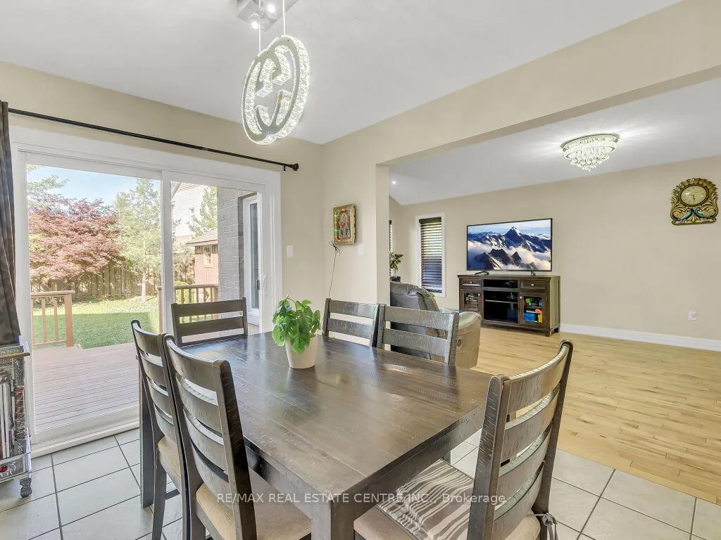 Photo 11 of 269 Goodwin Drive, Guelph, Pineridge/Westminster Woods — HOMEH