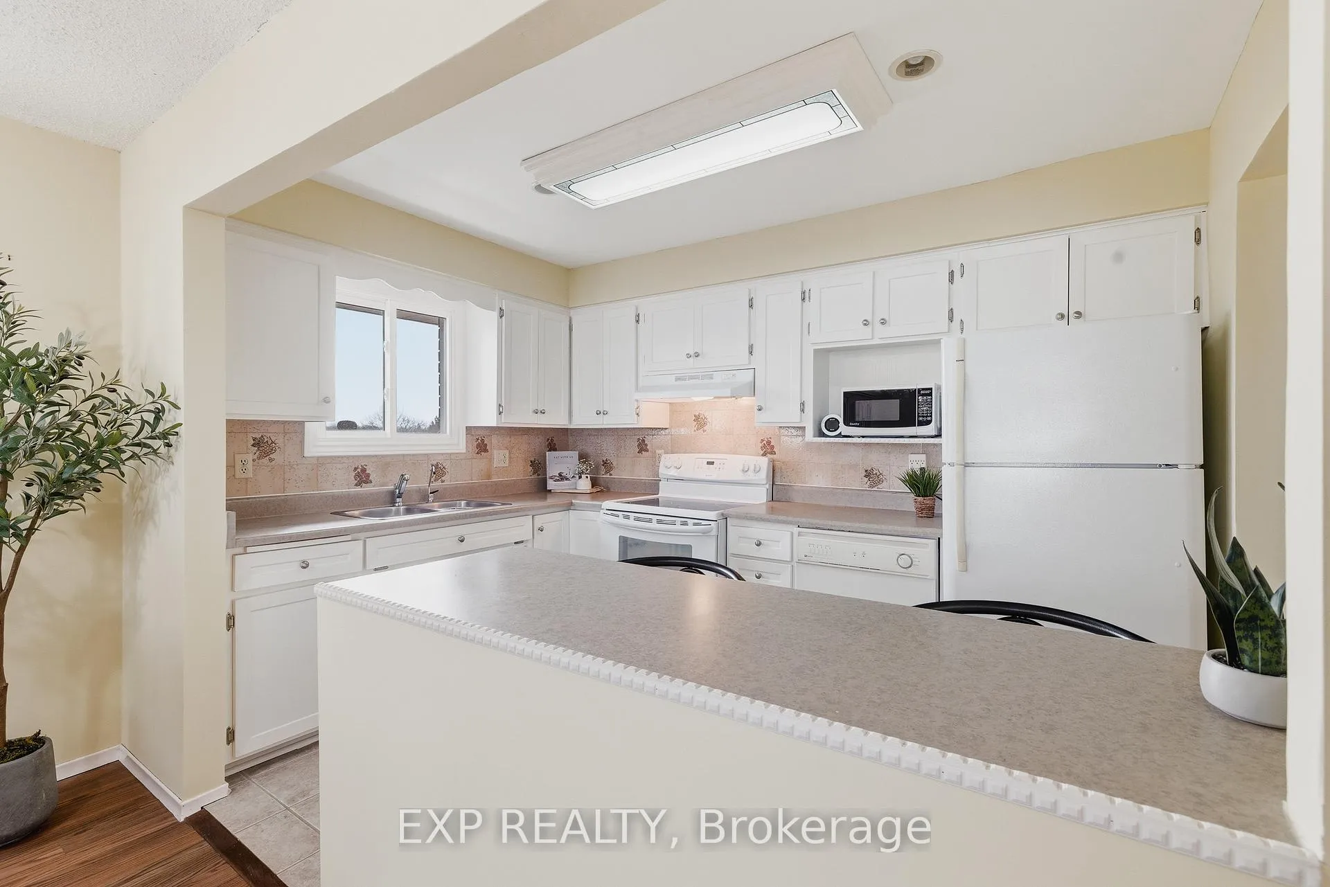 Photo 11 of 43 Ripley Crescent, Kitchener — HOMEH