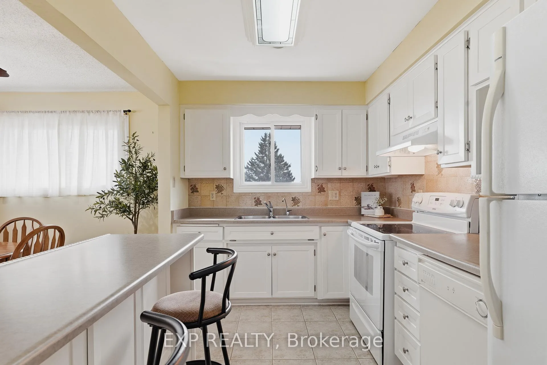 Photo 12 of 43 Ripley Crescent, Kitchener — HOMEH