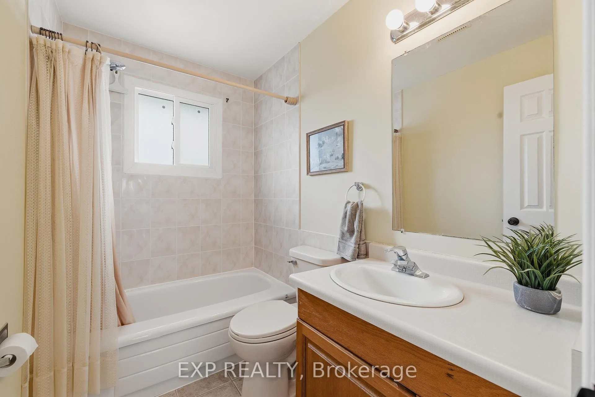 Photo 20 of 43 Ripley Crescent, Kitchener — HOMEH