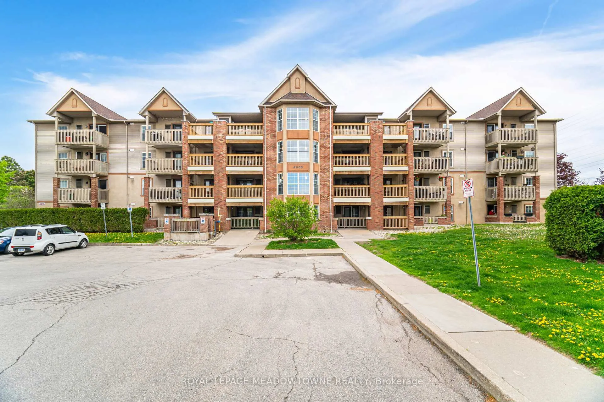 Photo 2 of Unit 209, 4005 Kilmer Drive, Burlington, Tansley — HOMEH
