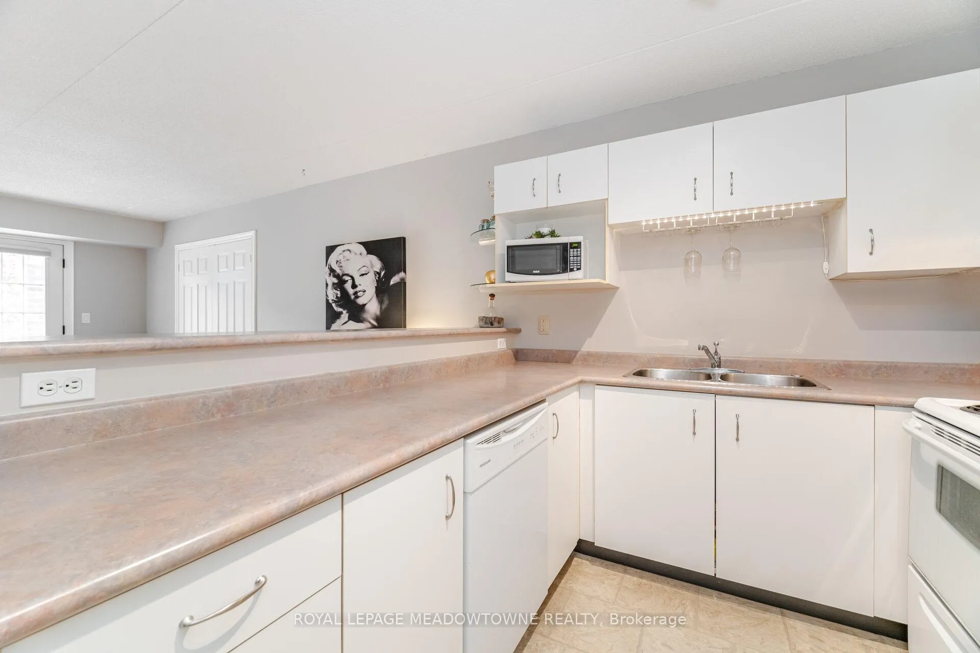 Photo 10 of Unit 209, 4005 Kilmer Drive, Burlington, Tansley — HOMEH