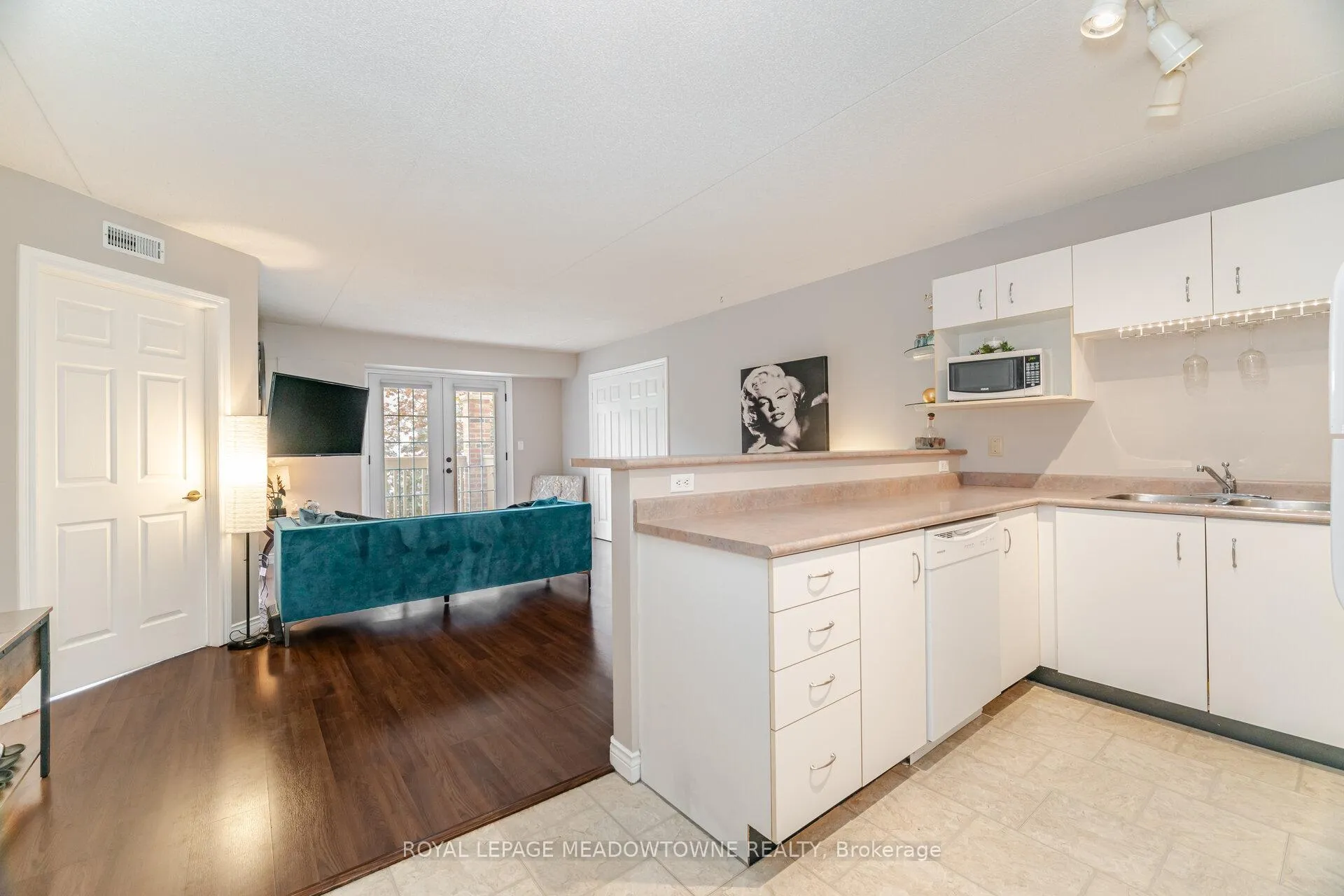 Photo 11 of Unit 209, 4005 Kilmer Drive, Burlington, Tansley — HOMEH