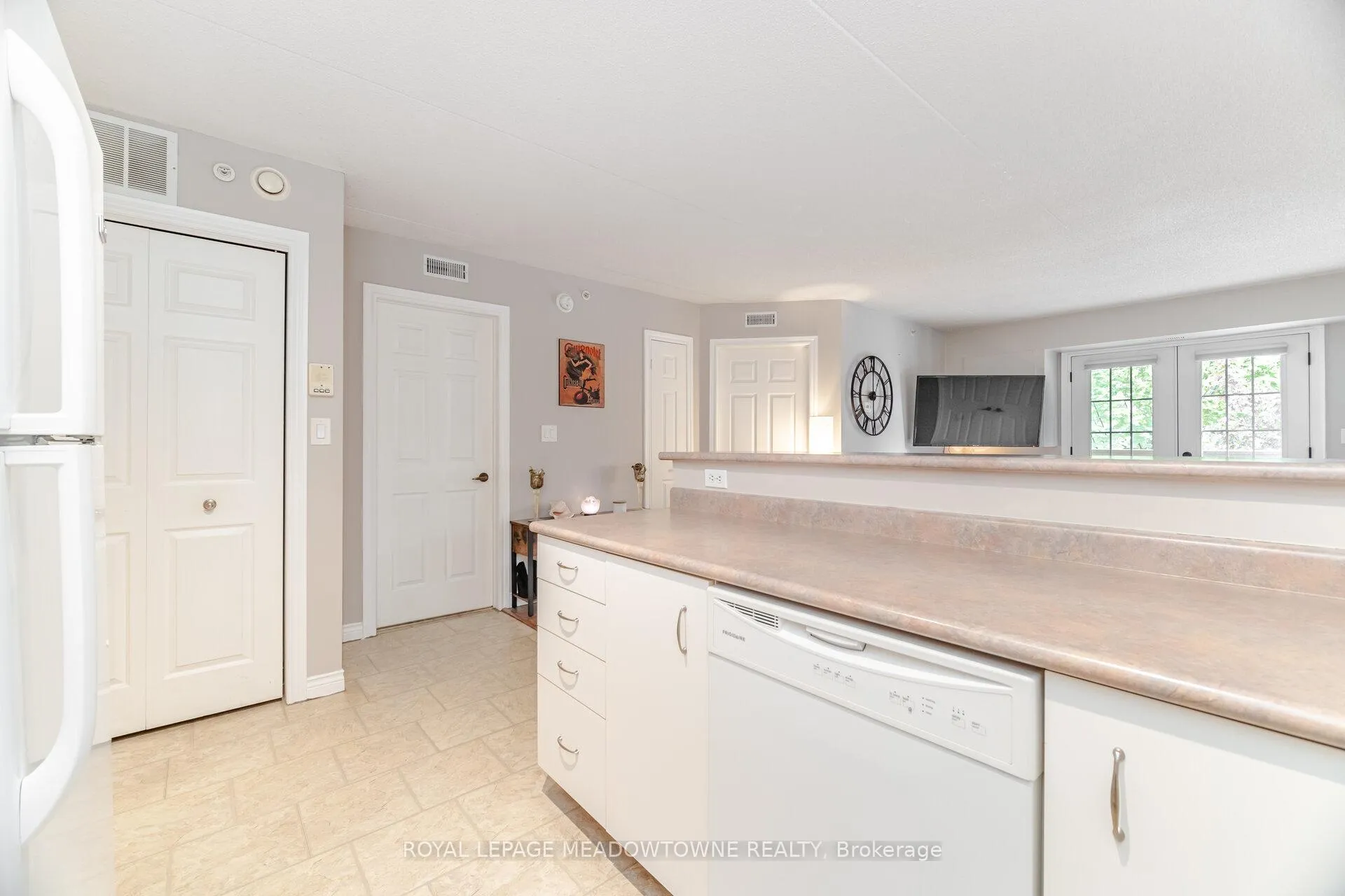 Photo 12 of Unit 209, 4005 Kilmer Drive, Burlington, Tansley — HOMEH
