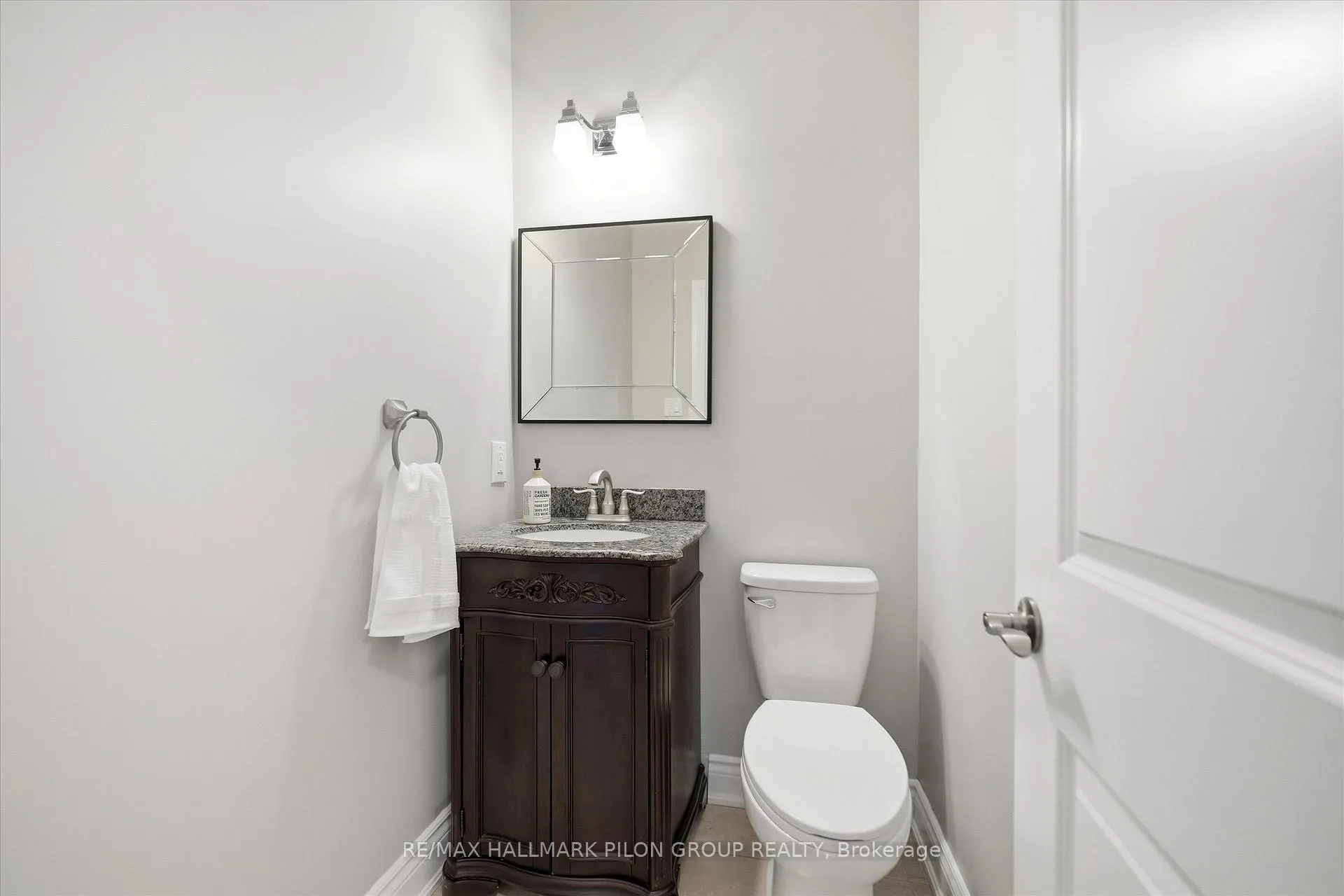 Photo 11 of 6692 Pebble Trail Way, Ottawa, Greely — HOMEH