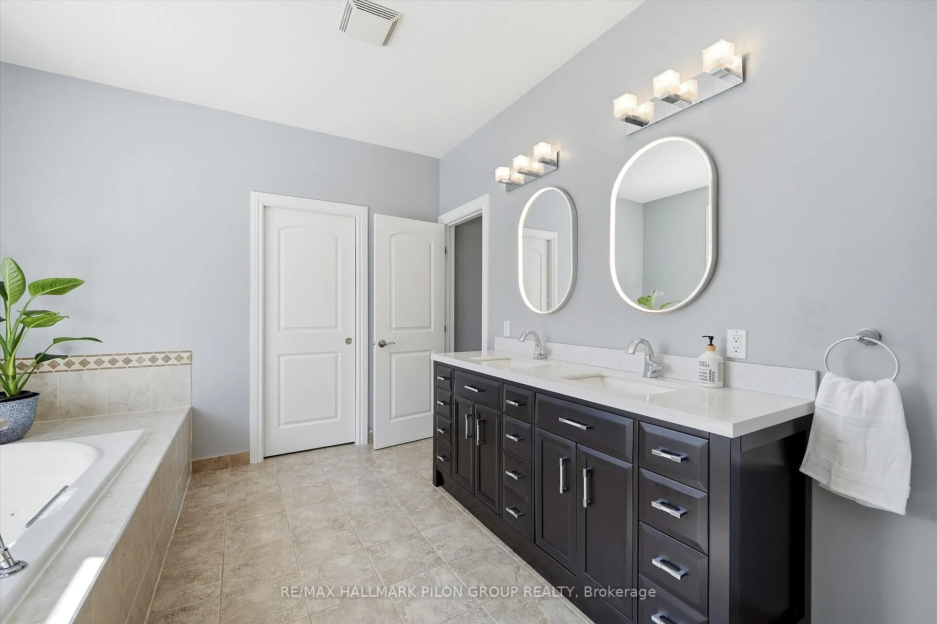 Photo 15 of 6692 Pebble Trail Way, Ottawa, Greely — HOMEH