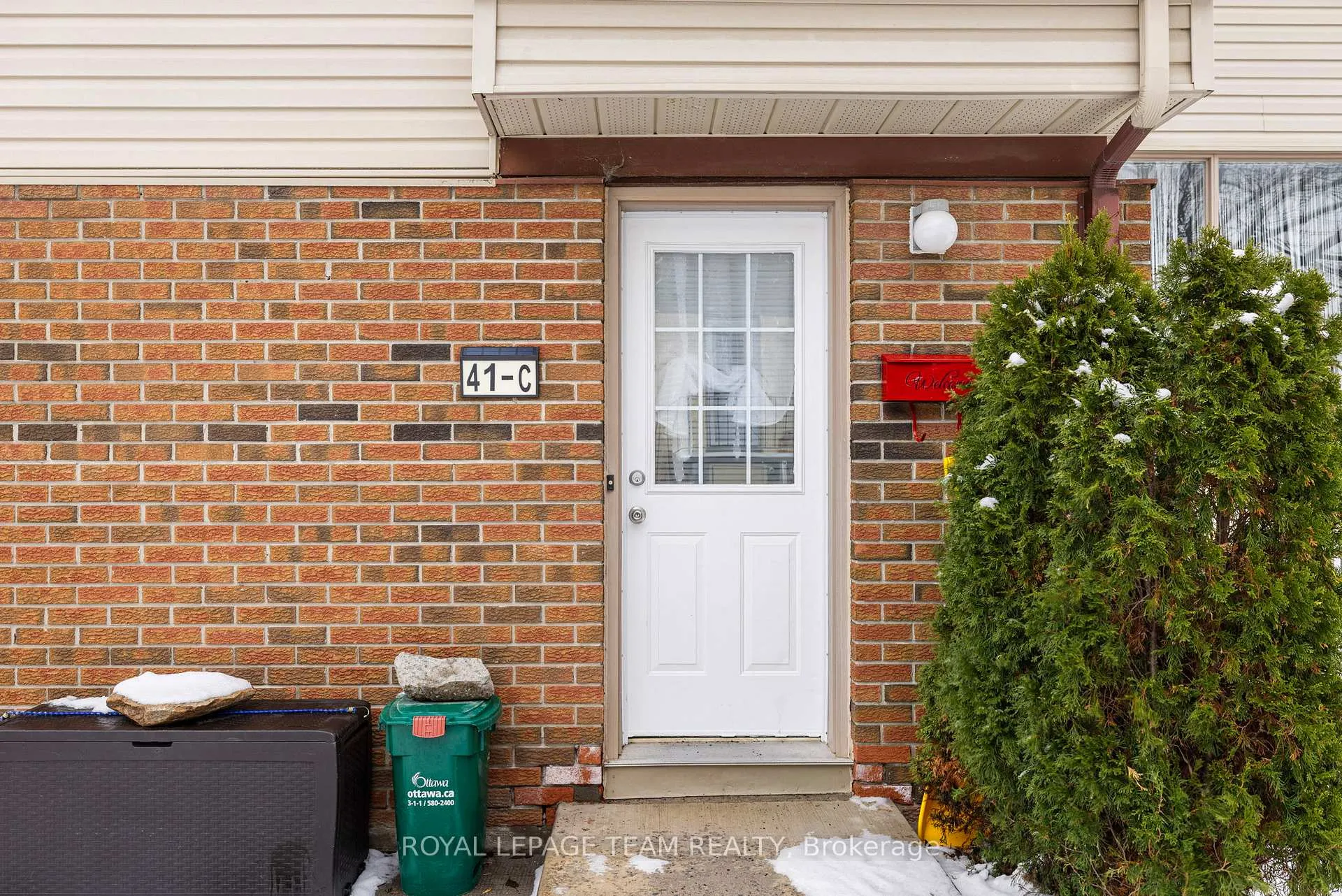 Photo 3 of Unit C, 41 Forester Crescent, Ottawa, Westcliffe Estates — HOMEH