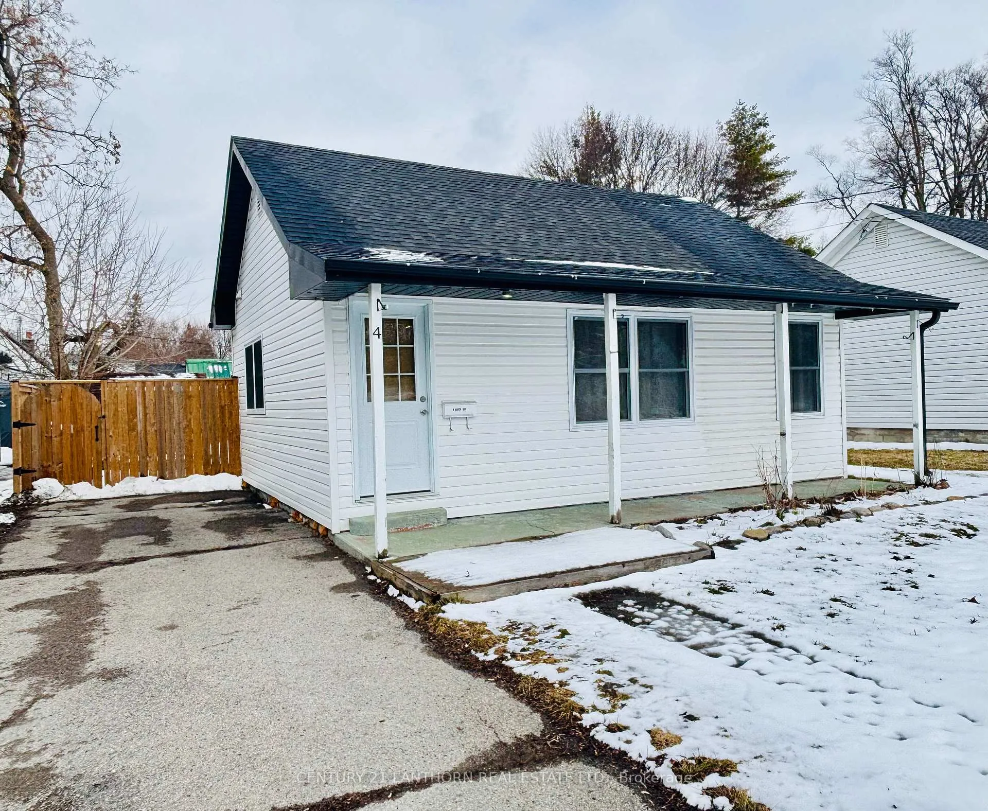 Photo 1 of 4 Weeks Avenue, Quinte West, Trenton Ward — HOMEH