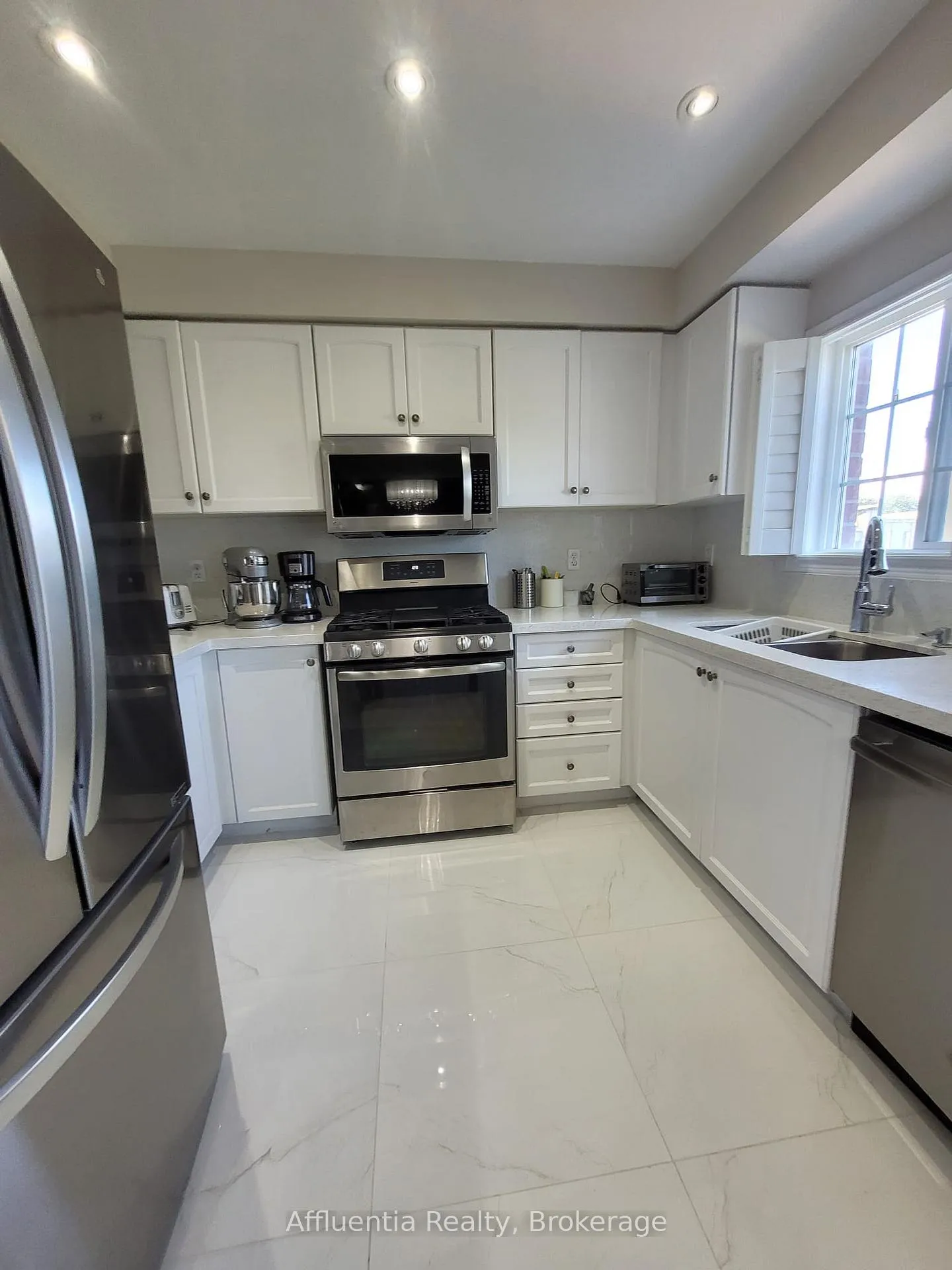 Photo 5 of Unit Main, 26 Oceanpearl Crescent, Whitby, Blue Grass Meadows — HOMEH