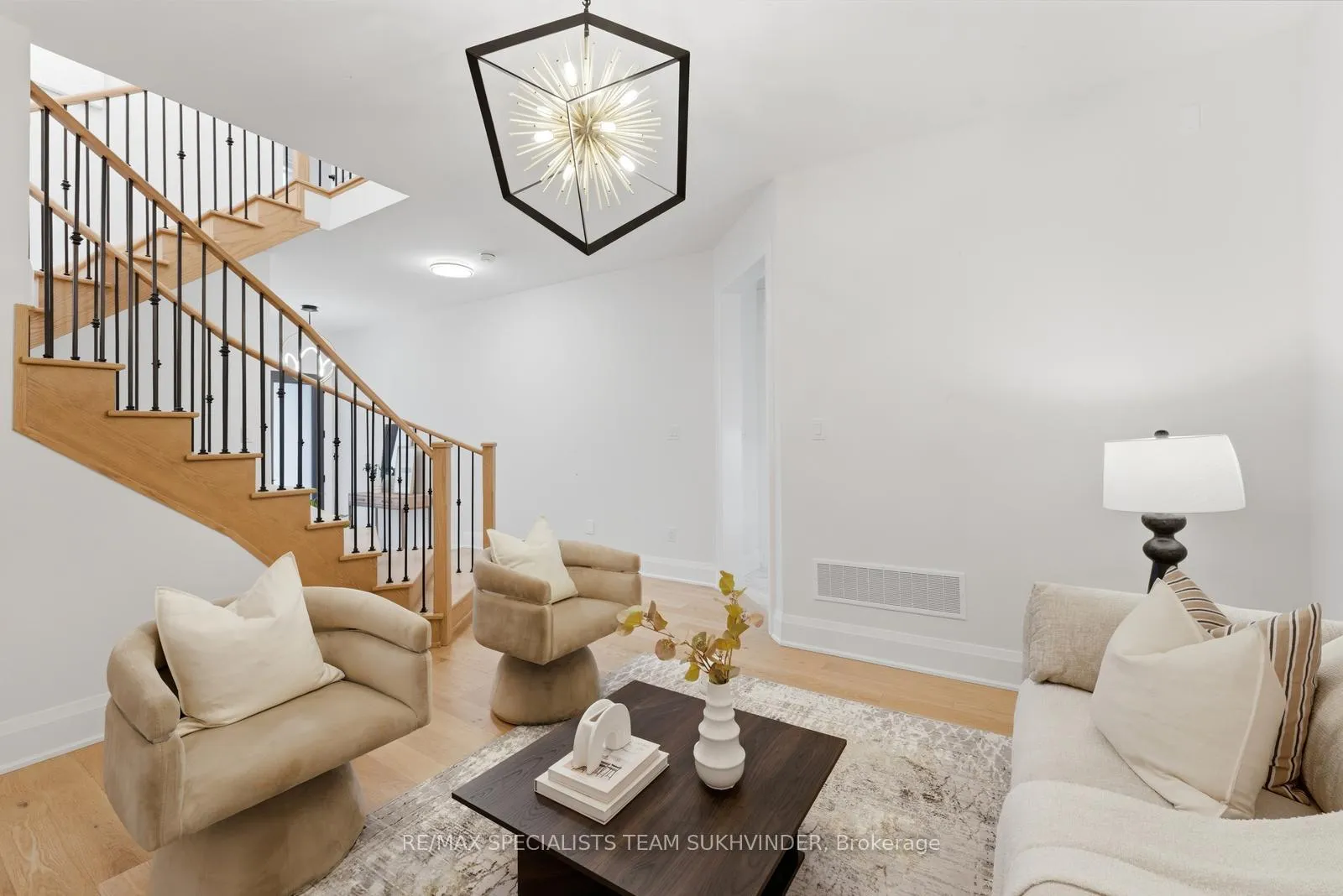 Photo 7 of 23 Duxbury Road, Brampton, Sandringham-Wellington North — HOMEH