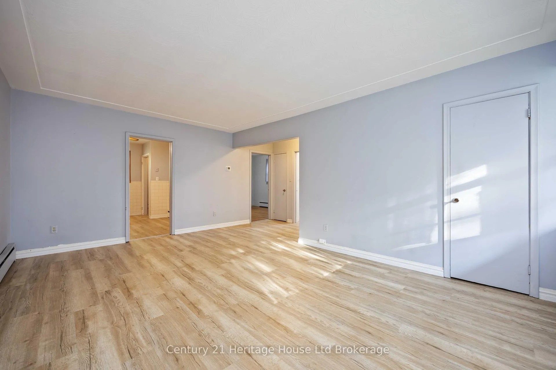 Photo 5 of 115 Sutton Street, Sarnia — HOMEH