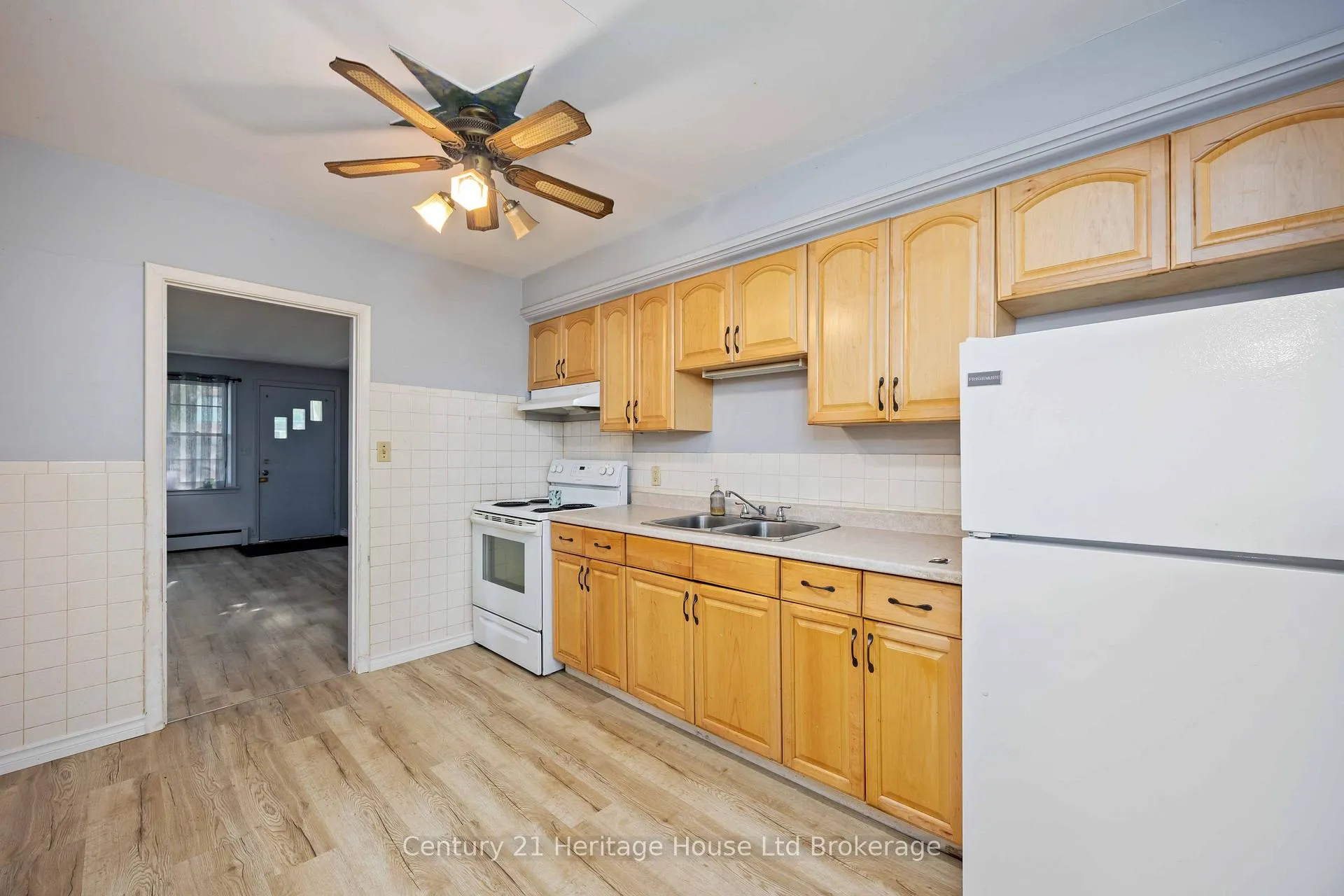 Photo 9 of 115 Sutton Street, Sarnia — HOMEH