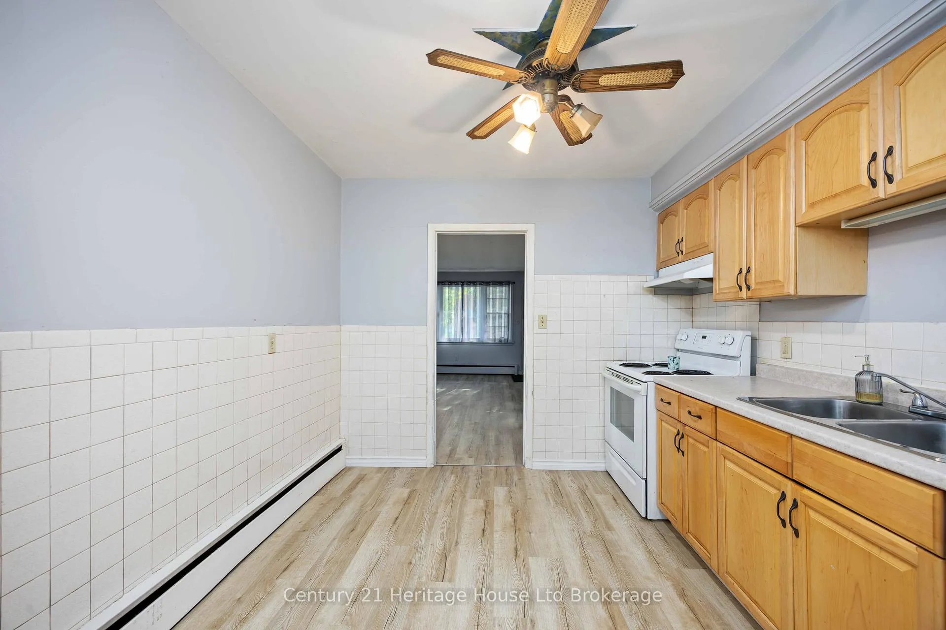 Photo 10 of 115 Sutton Street, Sarnia — HOMEH