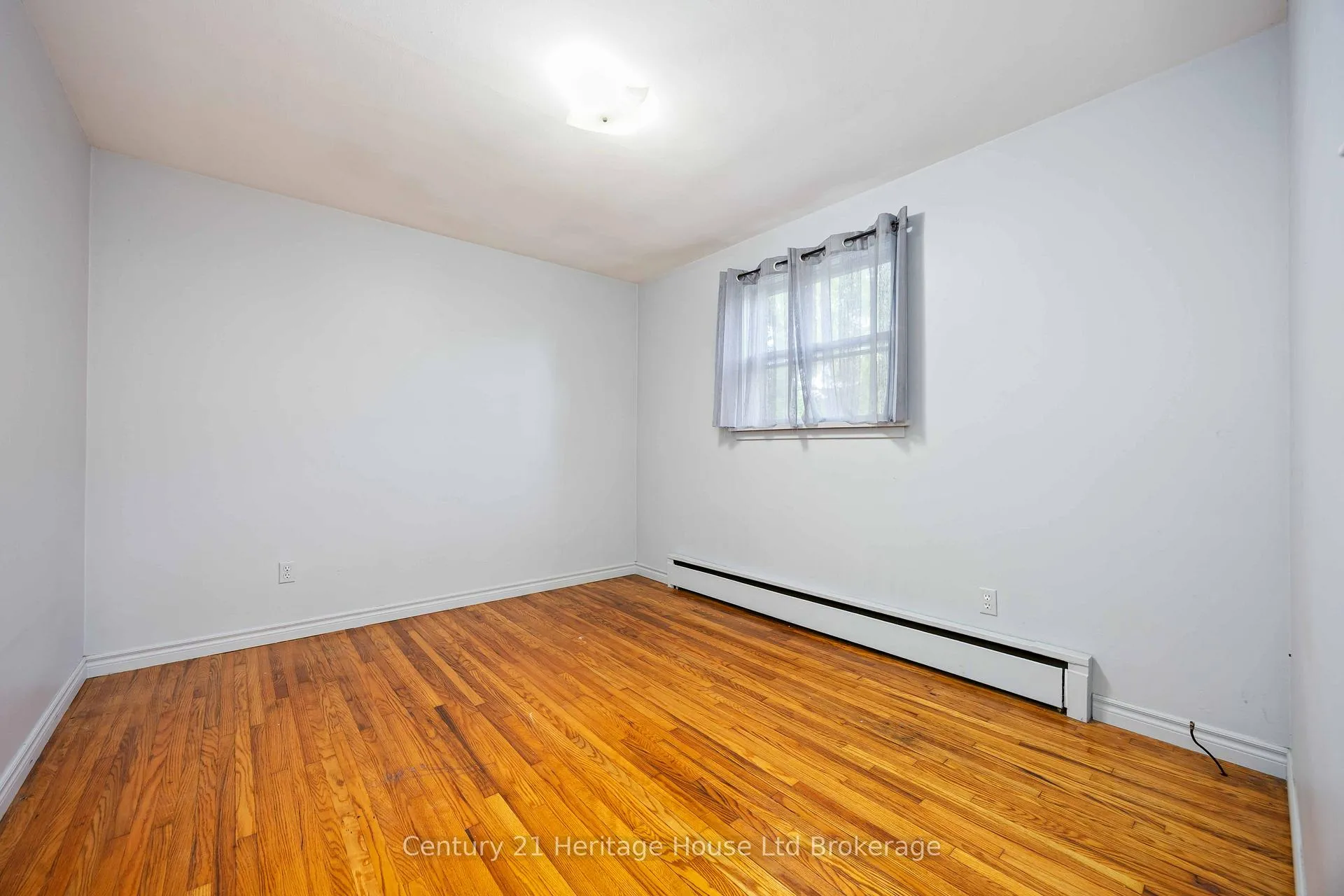 Photo 13 of 115 Sutton Street, Sarnia — HOMEH