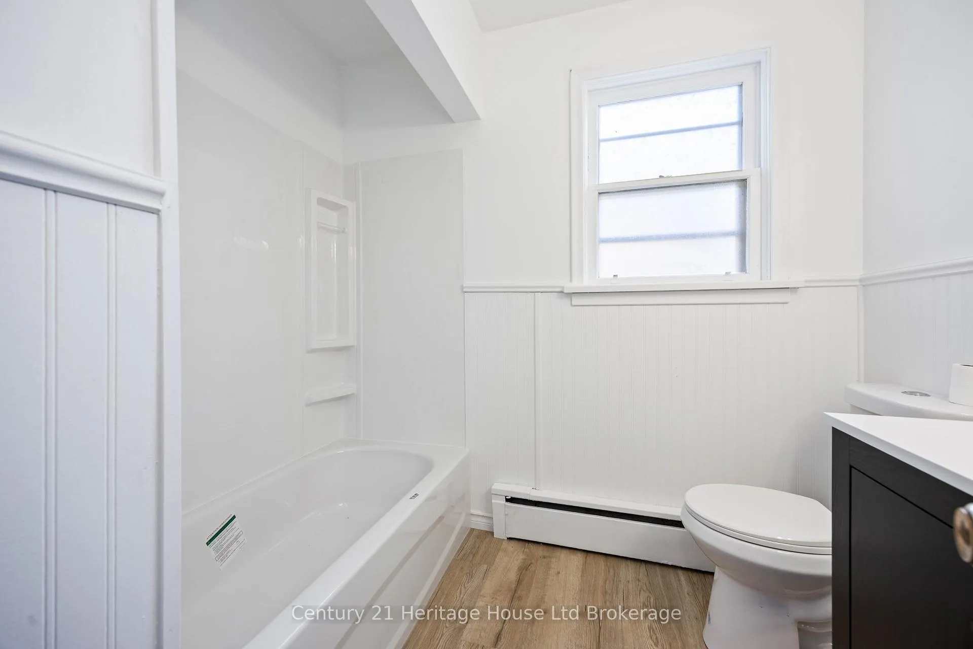Photo 15 of 115 Sutton Street, Sarnia — HOMEH