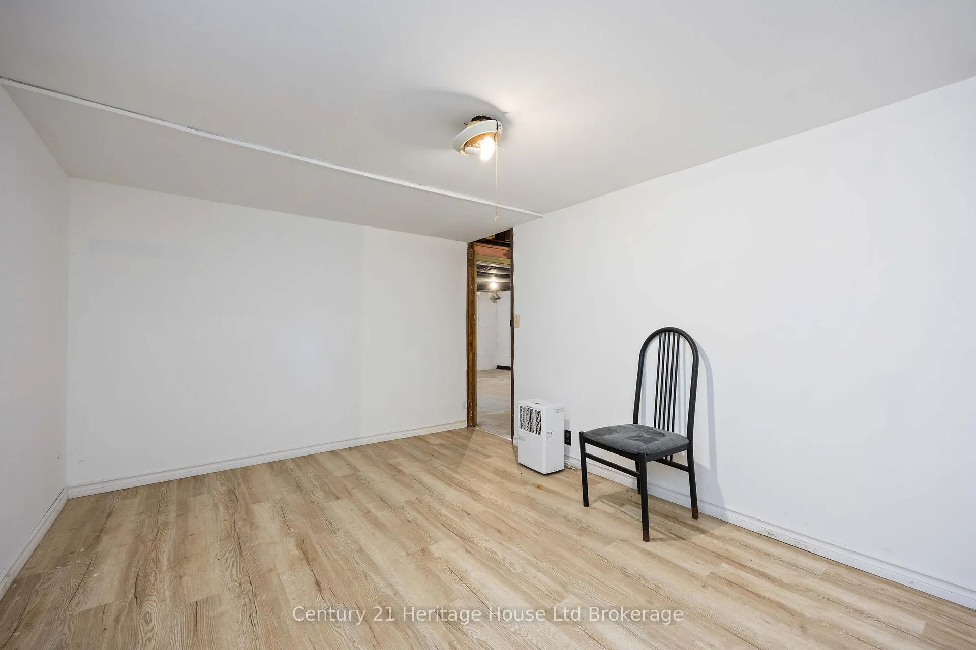 Photo 17 of 115 Sutton Street, Sarnia — HOMEH