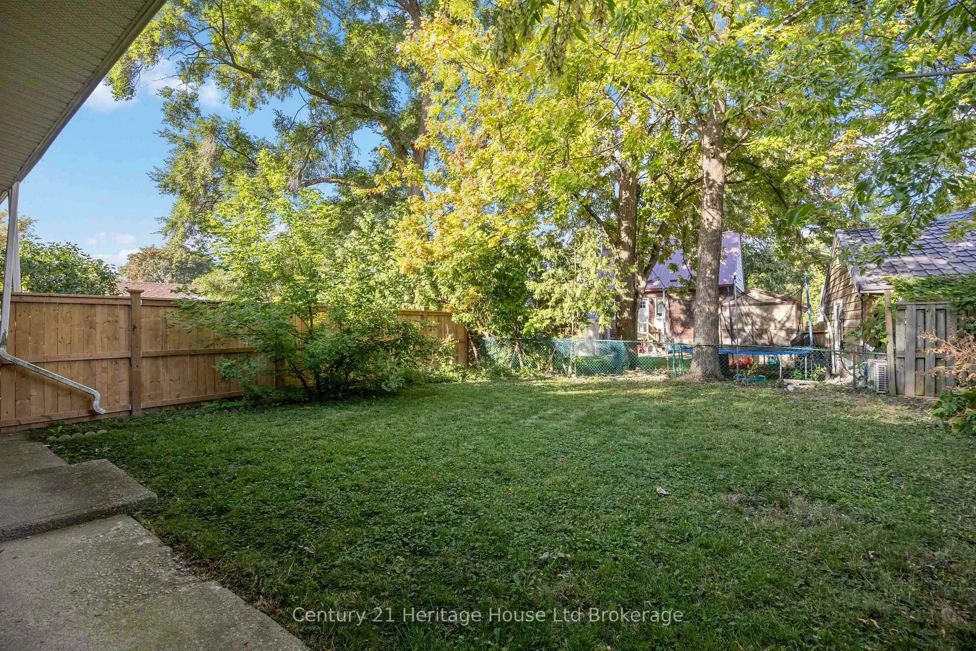 Photo 21 of 115 Sutton Street, Sarnia — HOMEH