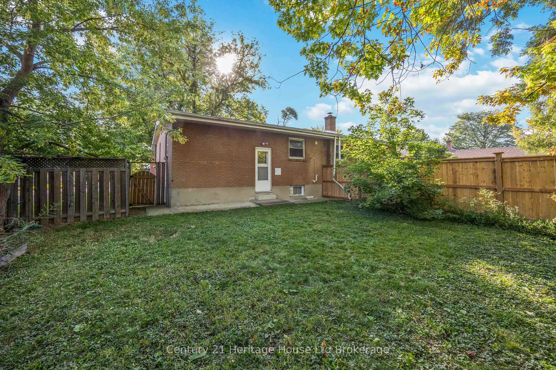 Photo 23 of 115 Sutton Street, Sarnia — HOMEH